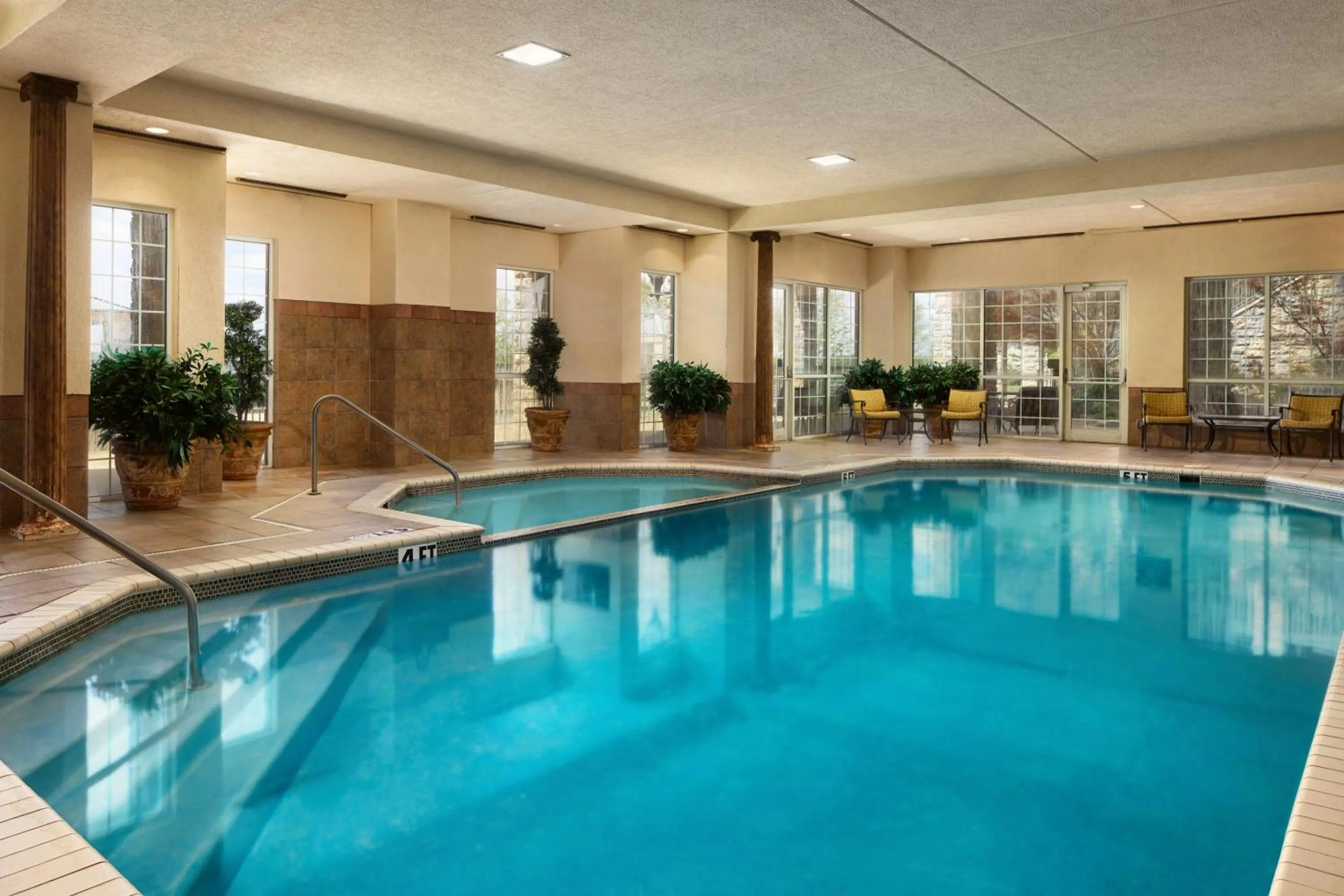 Swimming pool in Chateau on the Lake Resort Spa and Convention Center