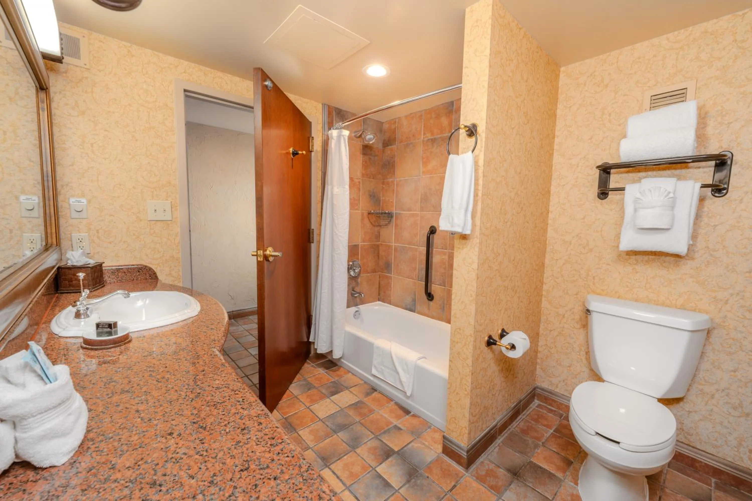 Bathroom in Chateau on the Lake Resort Spa and Convention Center