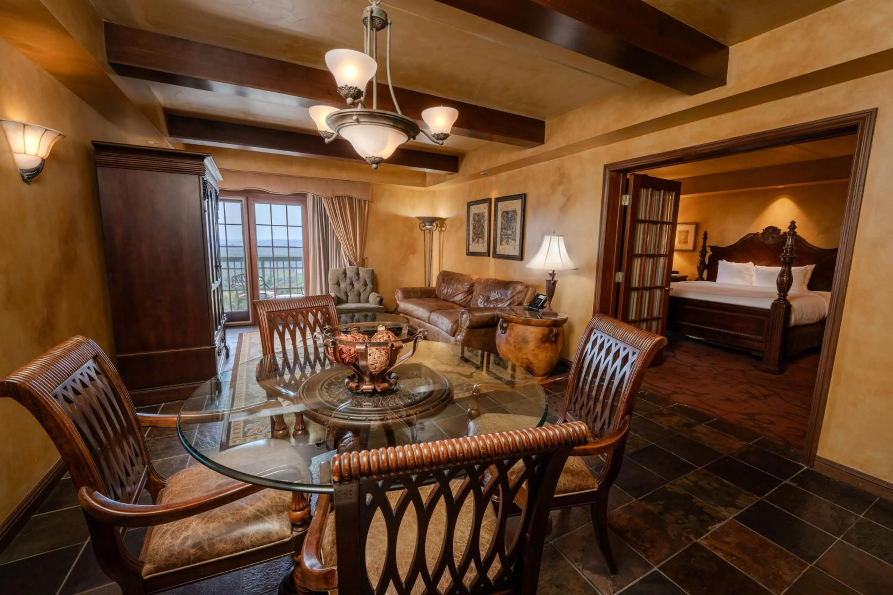 Living room, Bed in Chateau on the Lake Resort Spa and Convention Center