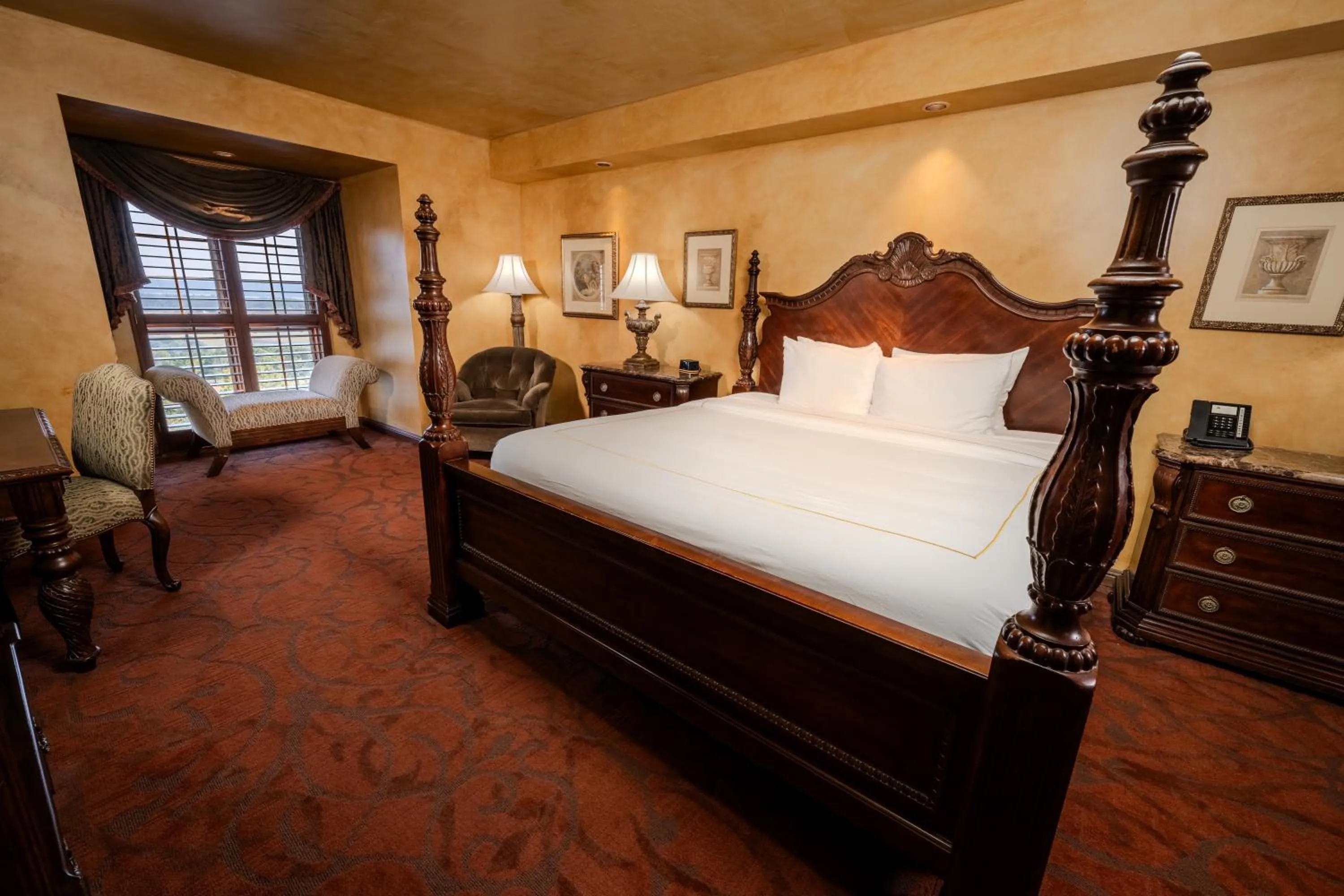 Bedroom, Bed in Chateau on the Lake Resort Spa and Convention Center