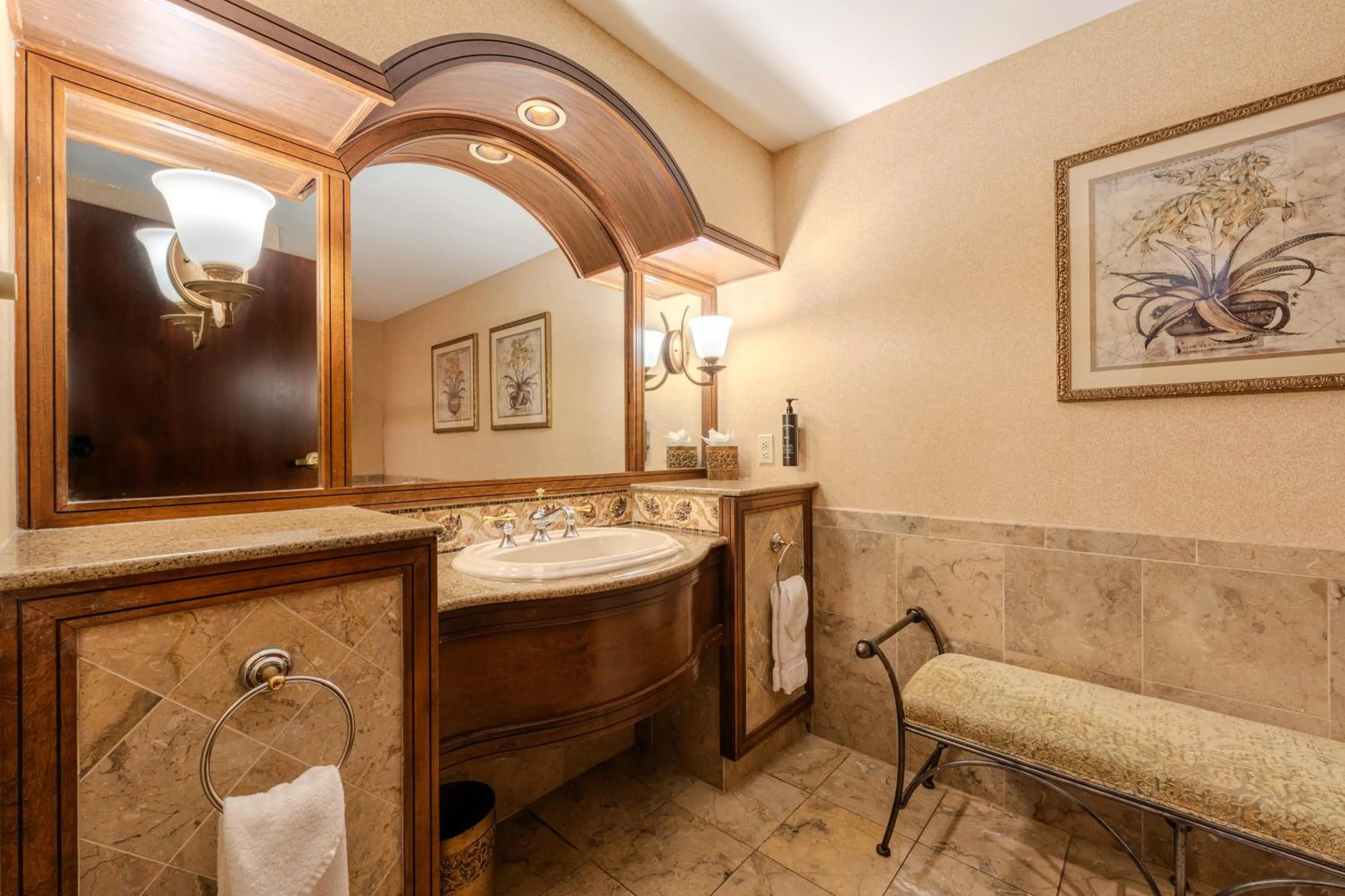 Bathroom in Chateau on the Lake Resort Spa and Convention Center