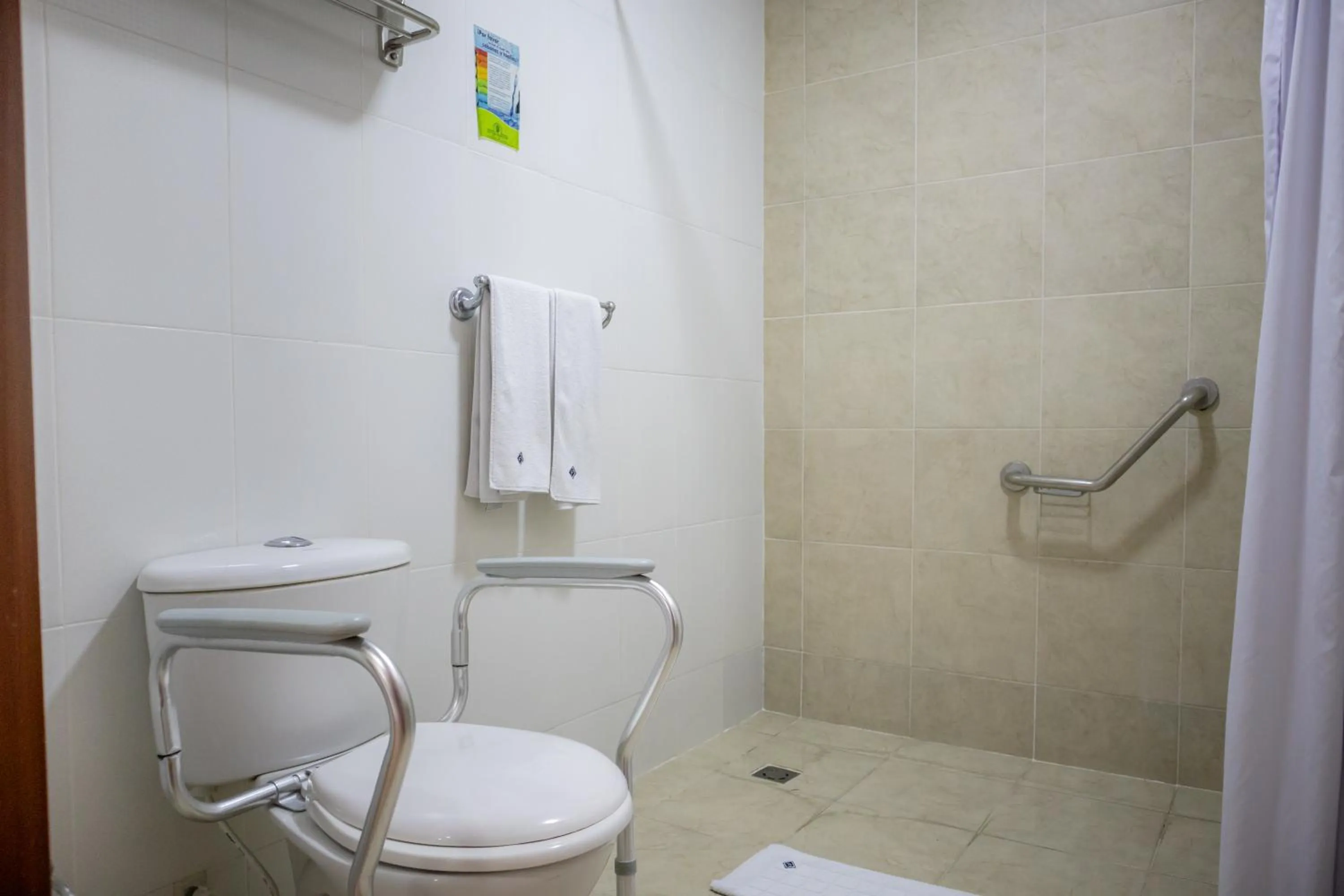 Bathroom in Hotel Faranda Bolivar Cucuta, a member of Radisson Individuals