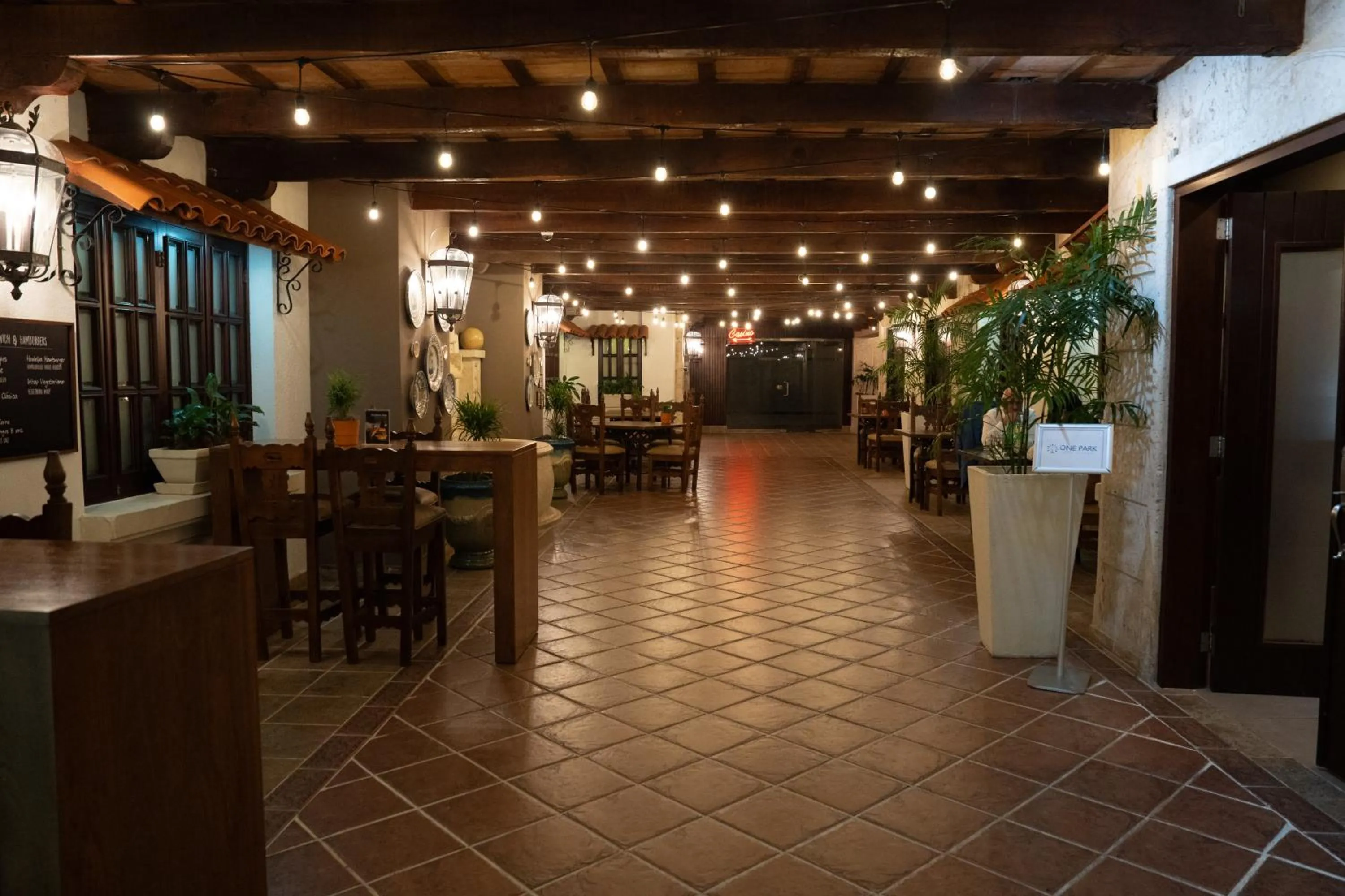 Restaurant/places to eat in Hodelpa Gran Almirante