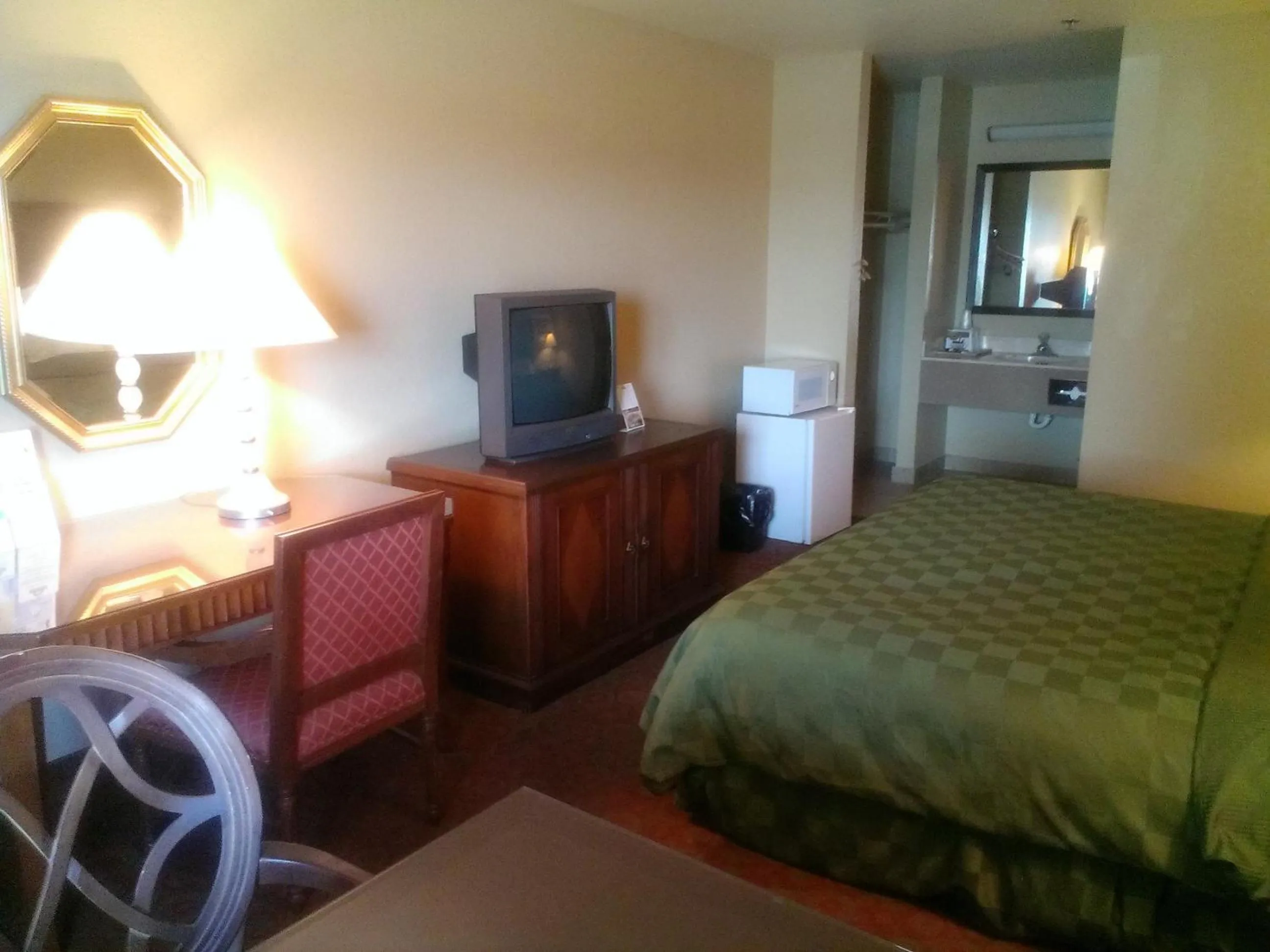 TV and multimedia, Bed in Days Inn by Wyndham Kingman East