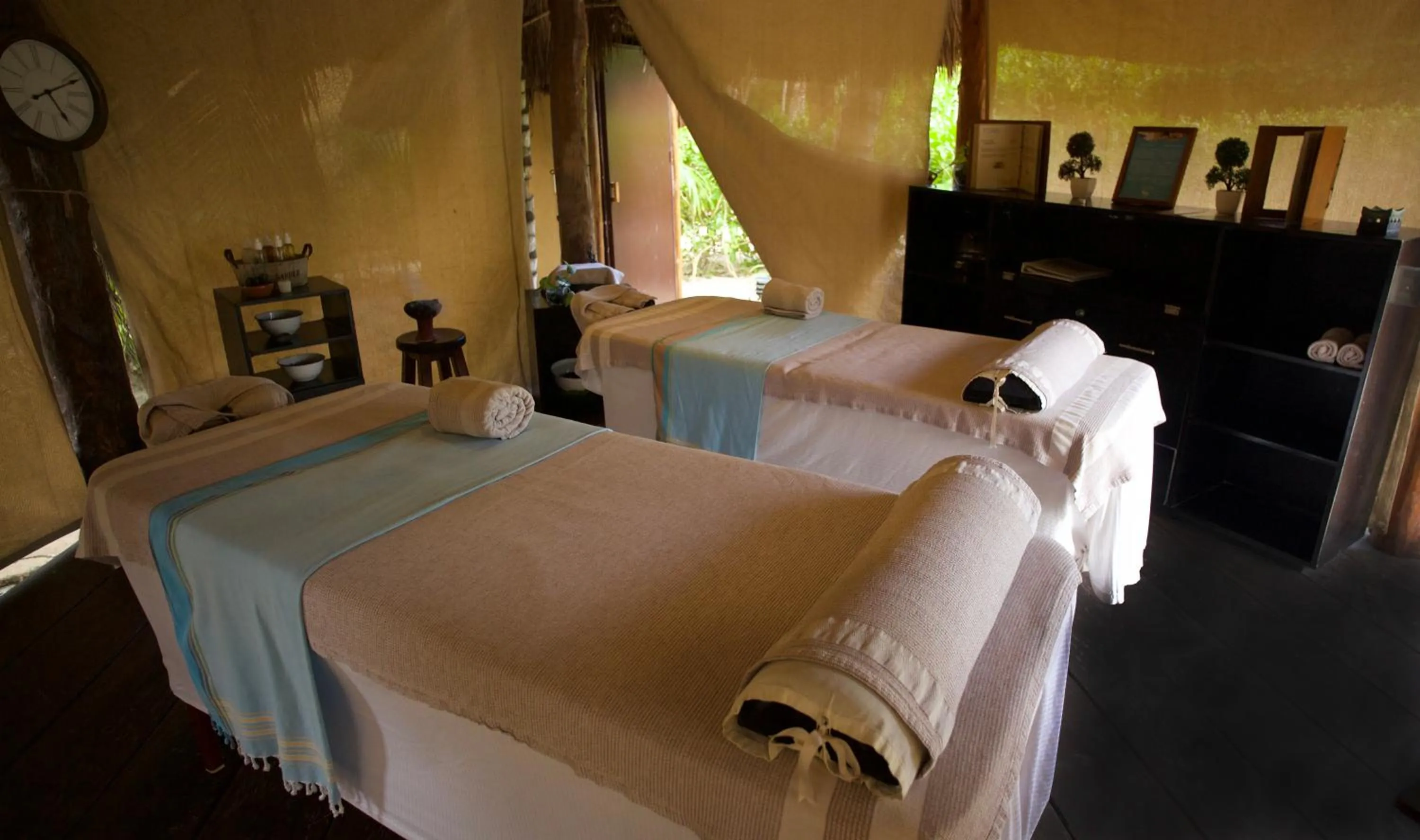 Massage in HIP HOTEL By Ana y José - All inclusive