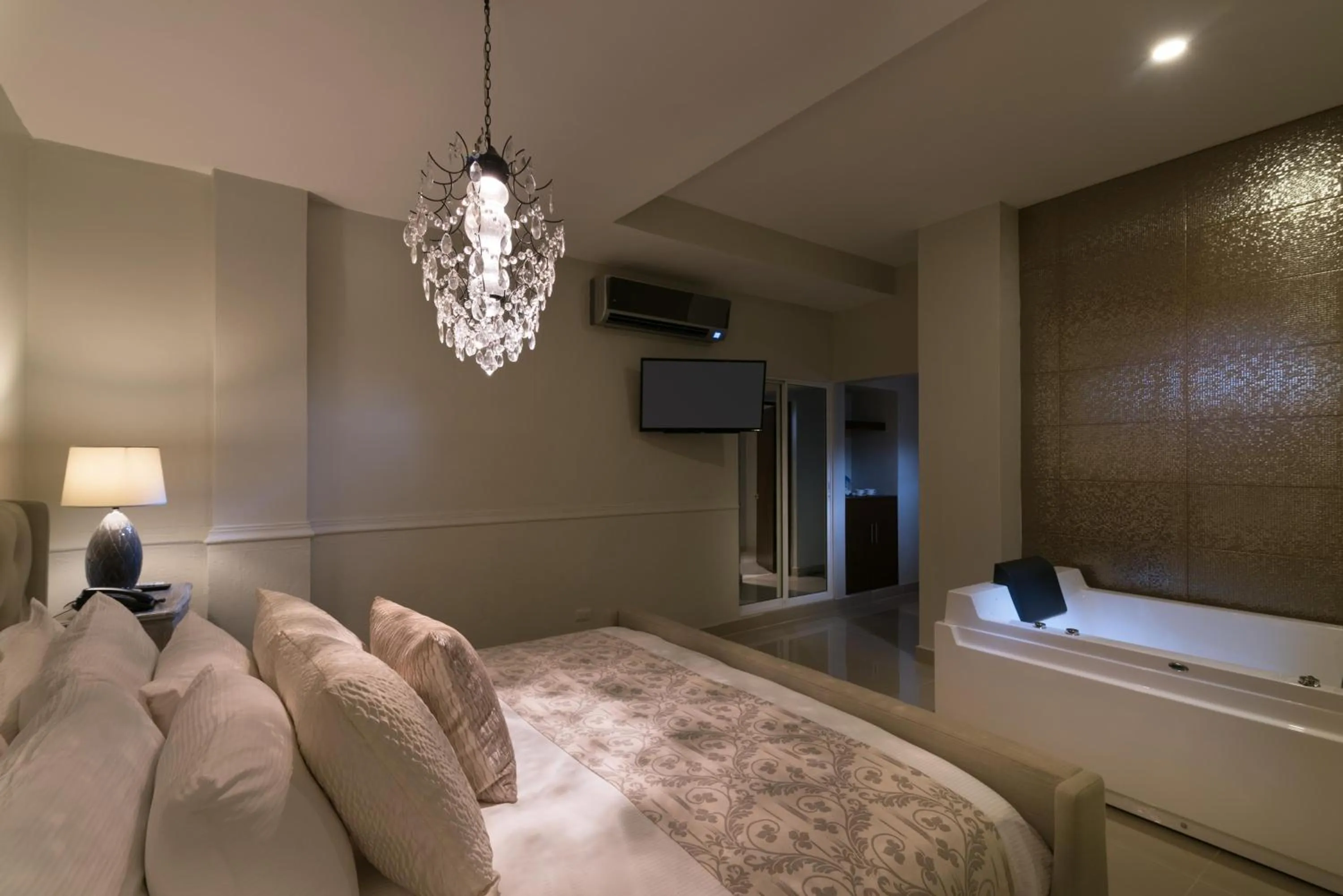 Photo of the whole room, Bed in Hodelpa Caribe Colonial