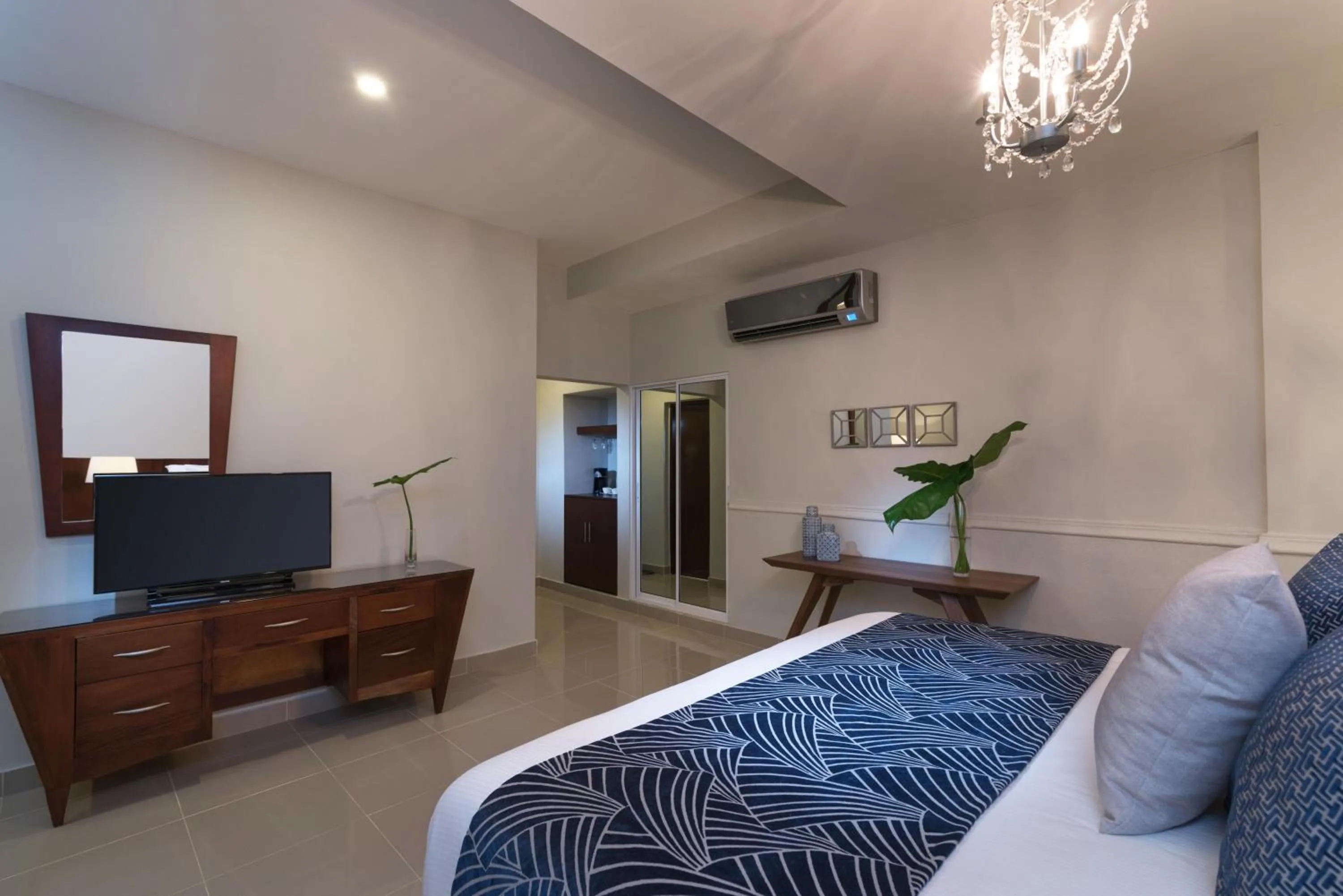 Photo of the whole room, Bed in Hodelpa Caribe Colonial