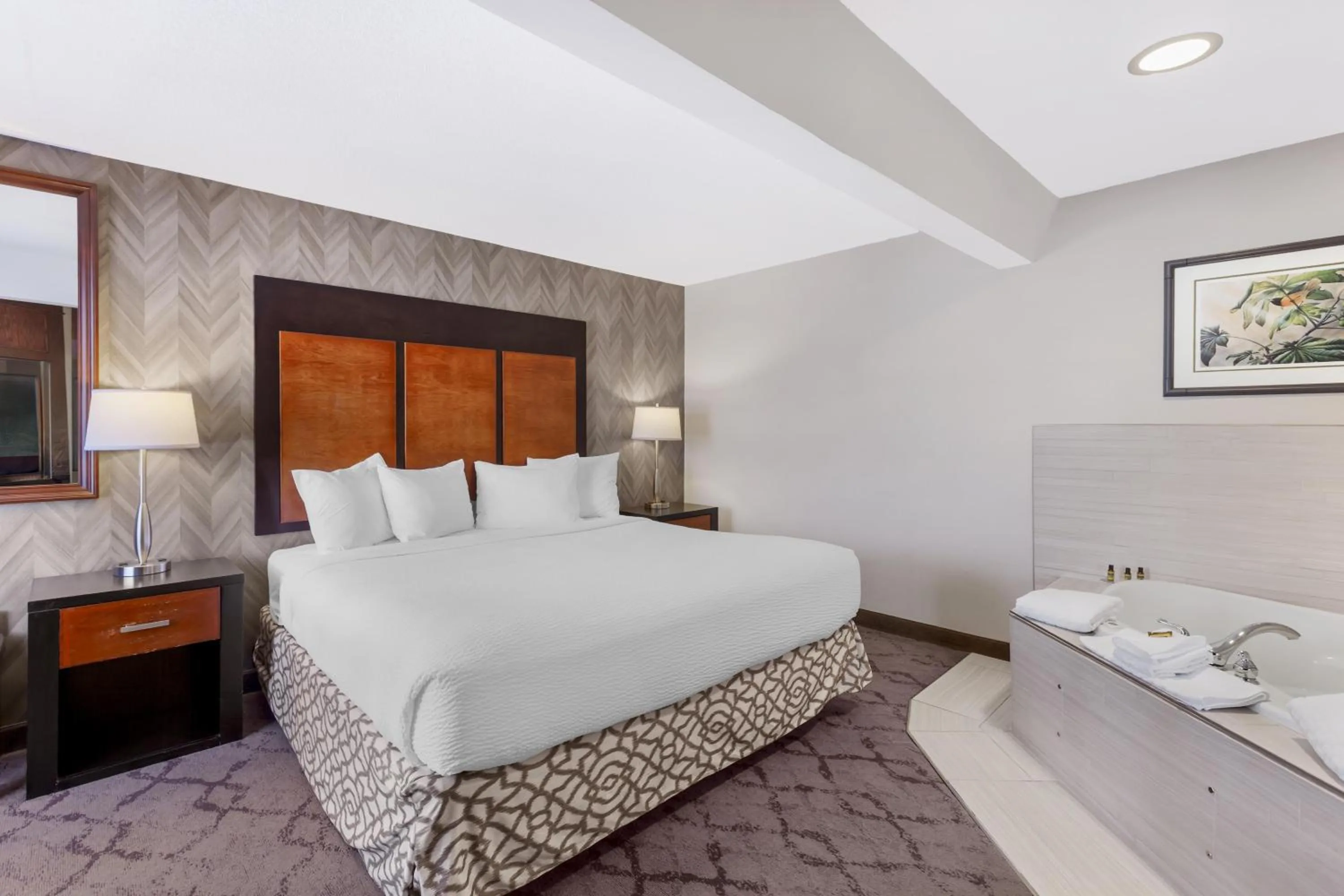 Bedroom, Bed in Best Western Plus Otonabee Inn