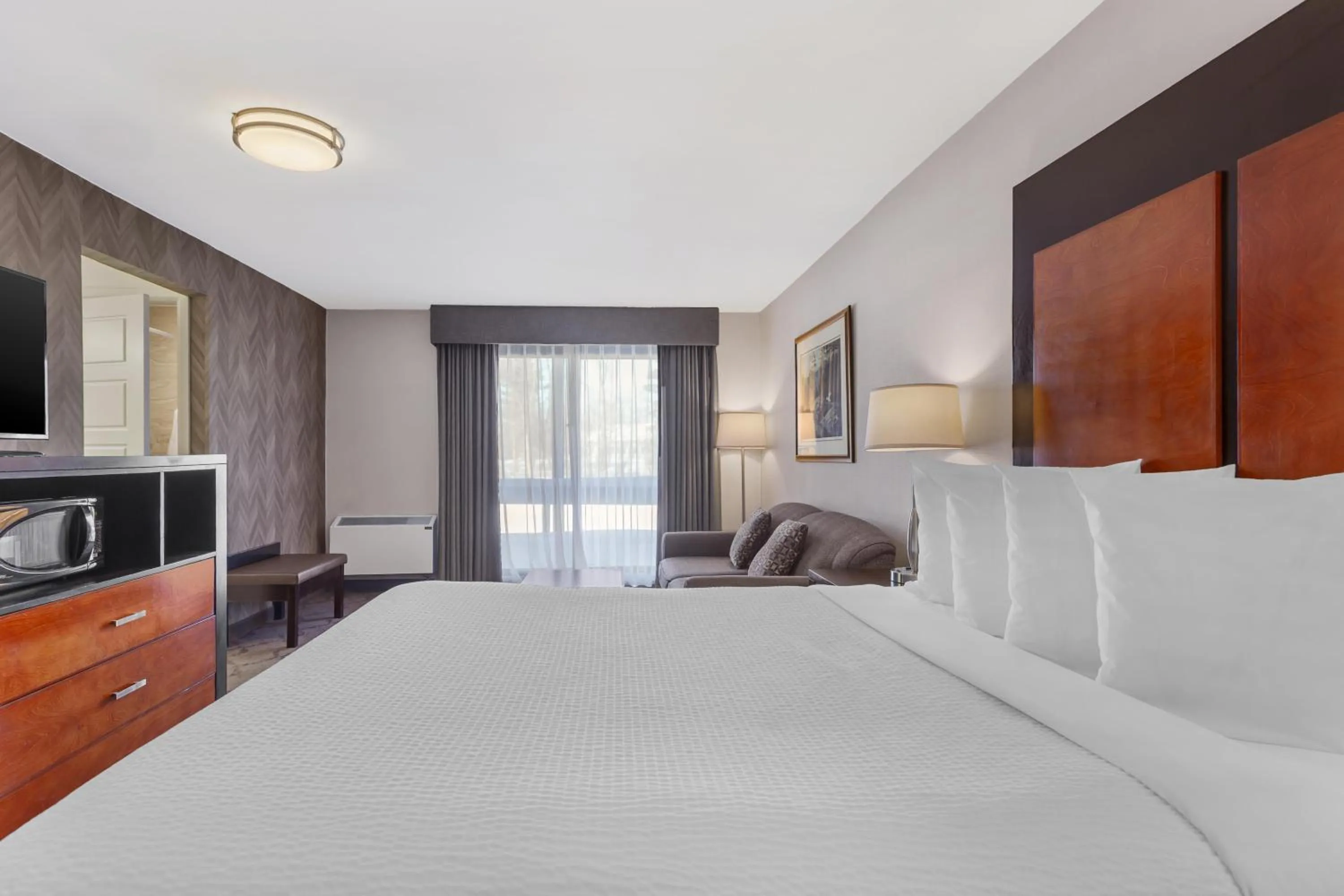 Bedroom, Bed in Best Western Plus Otonabee Inn