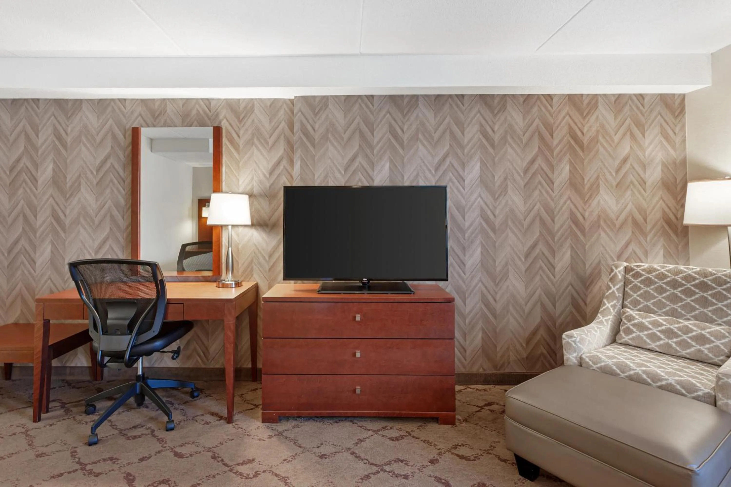 Bedroom in Best Western Plus Otonabee Inn