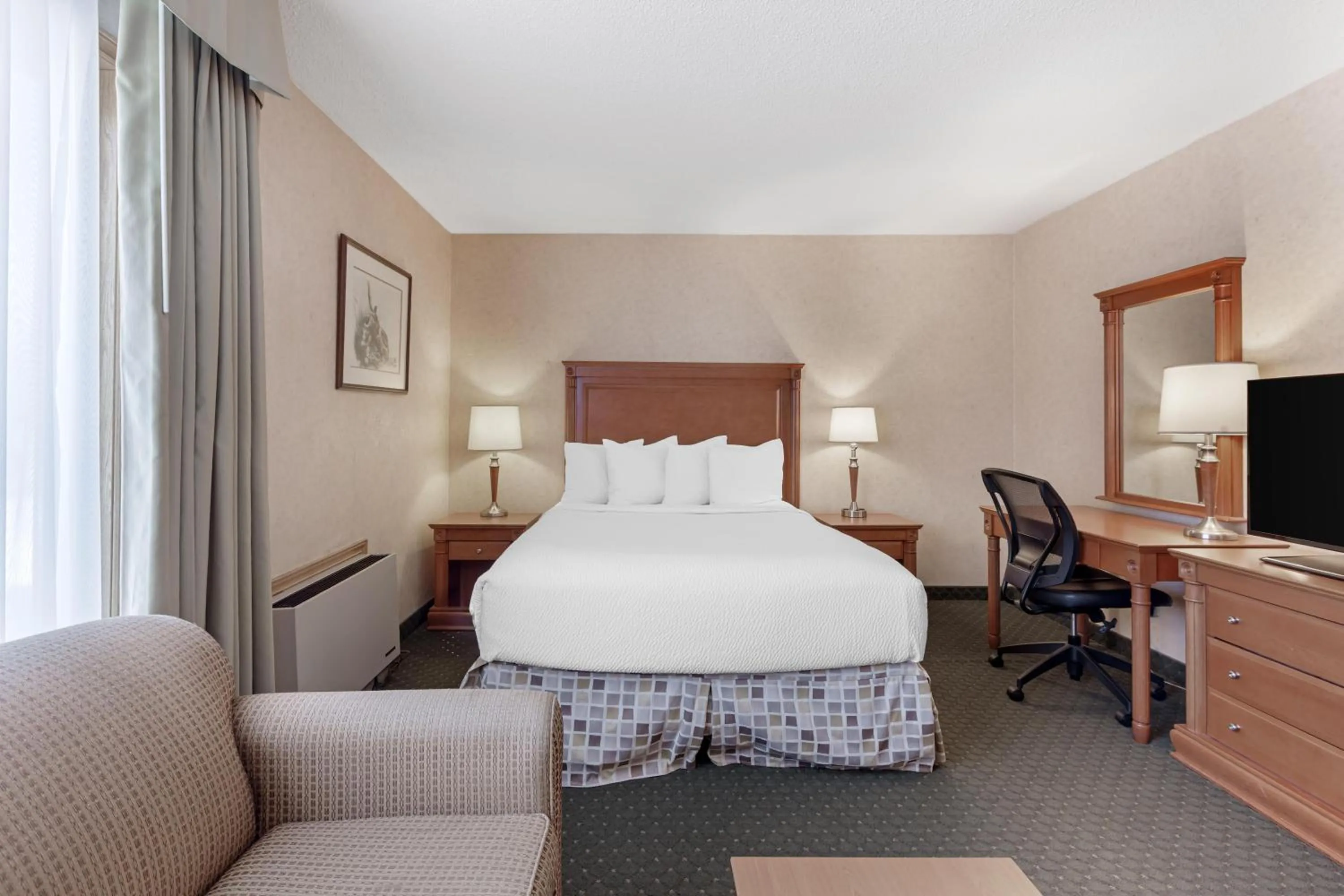 Bedroom, Bed in Best Western Plus Otonabee Inn