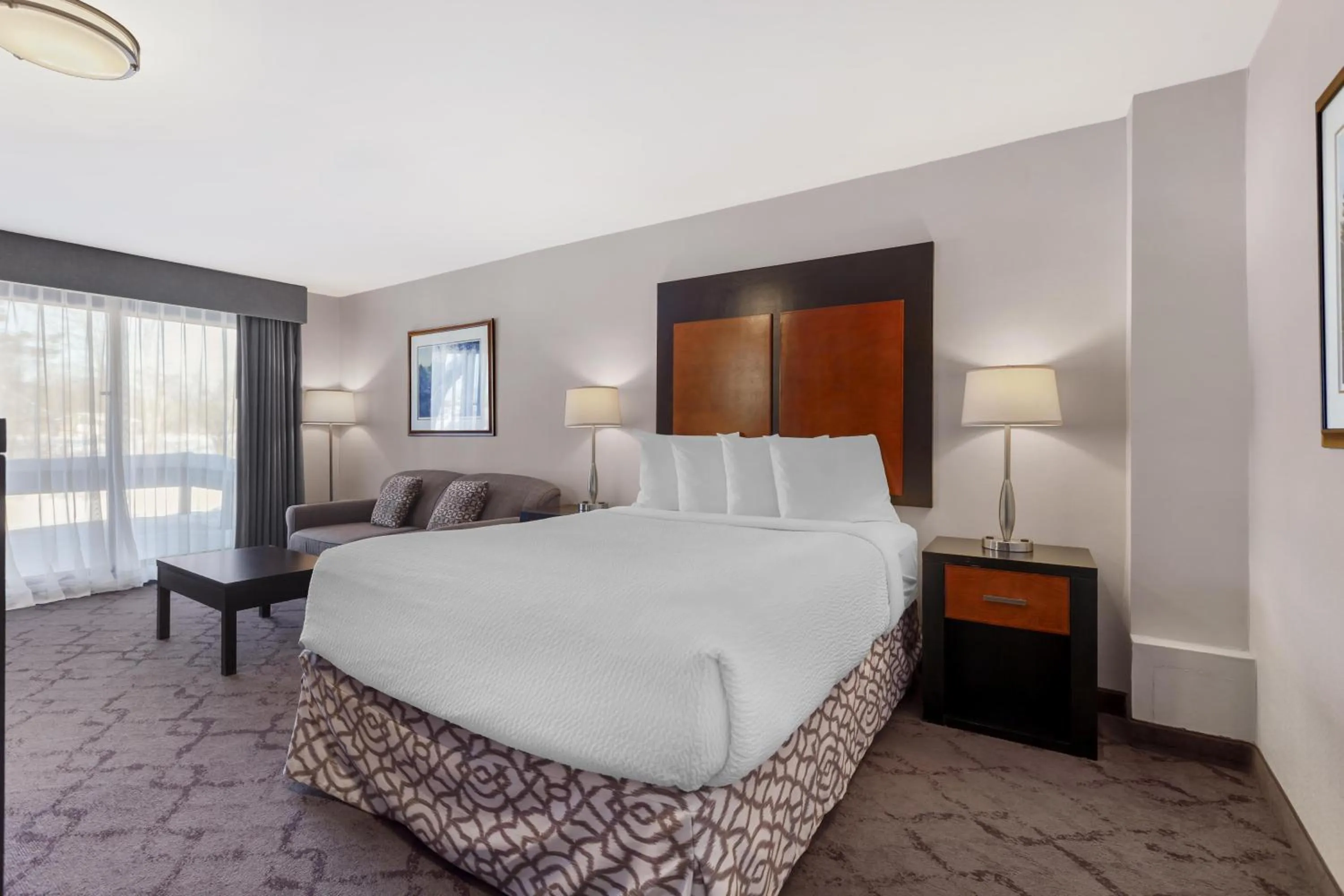 Bedroom, Bed in Best Western Plus Otonabee Inn