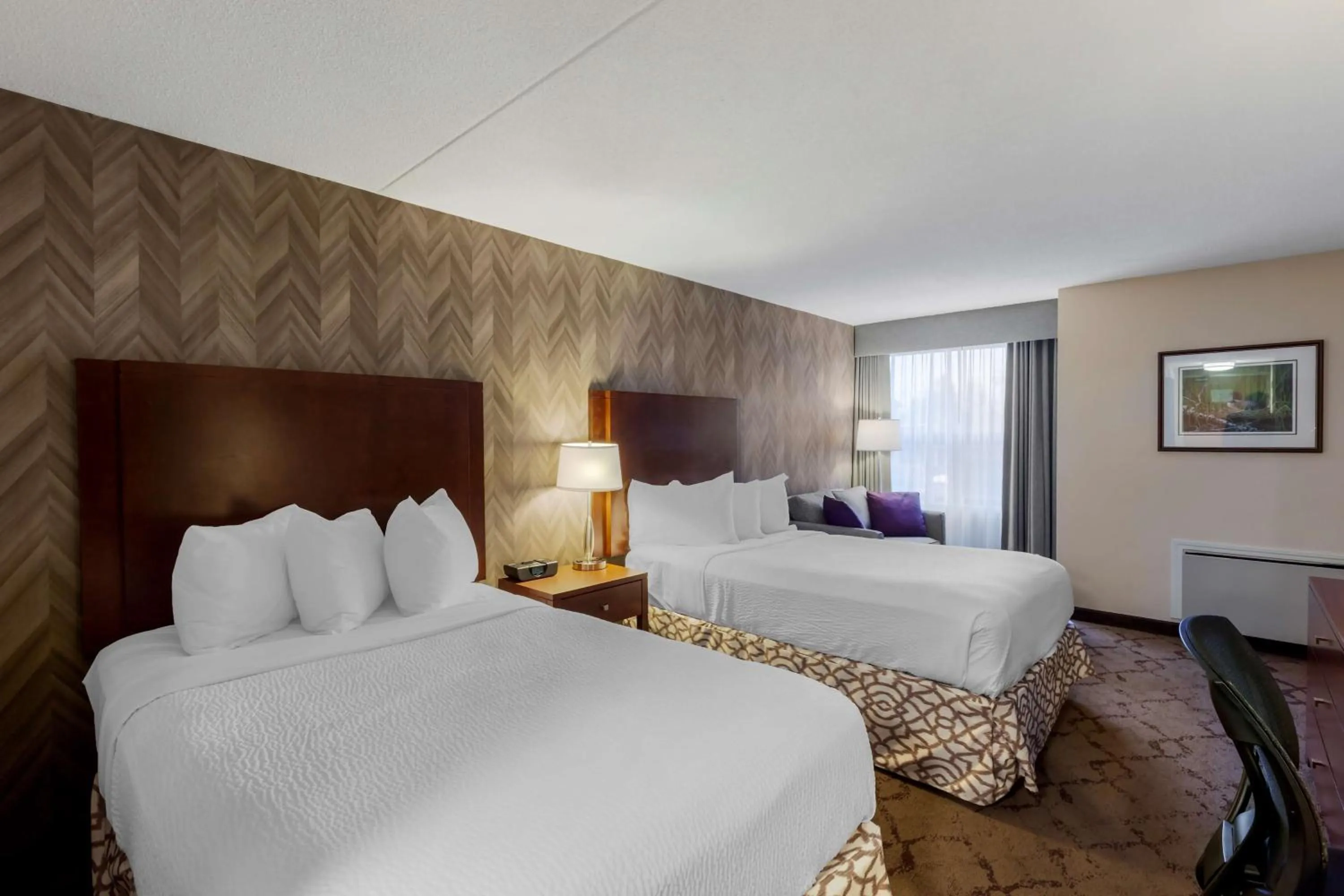 Bedroom, Bed in Best Western Plus Otonabee Inn