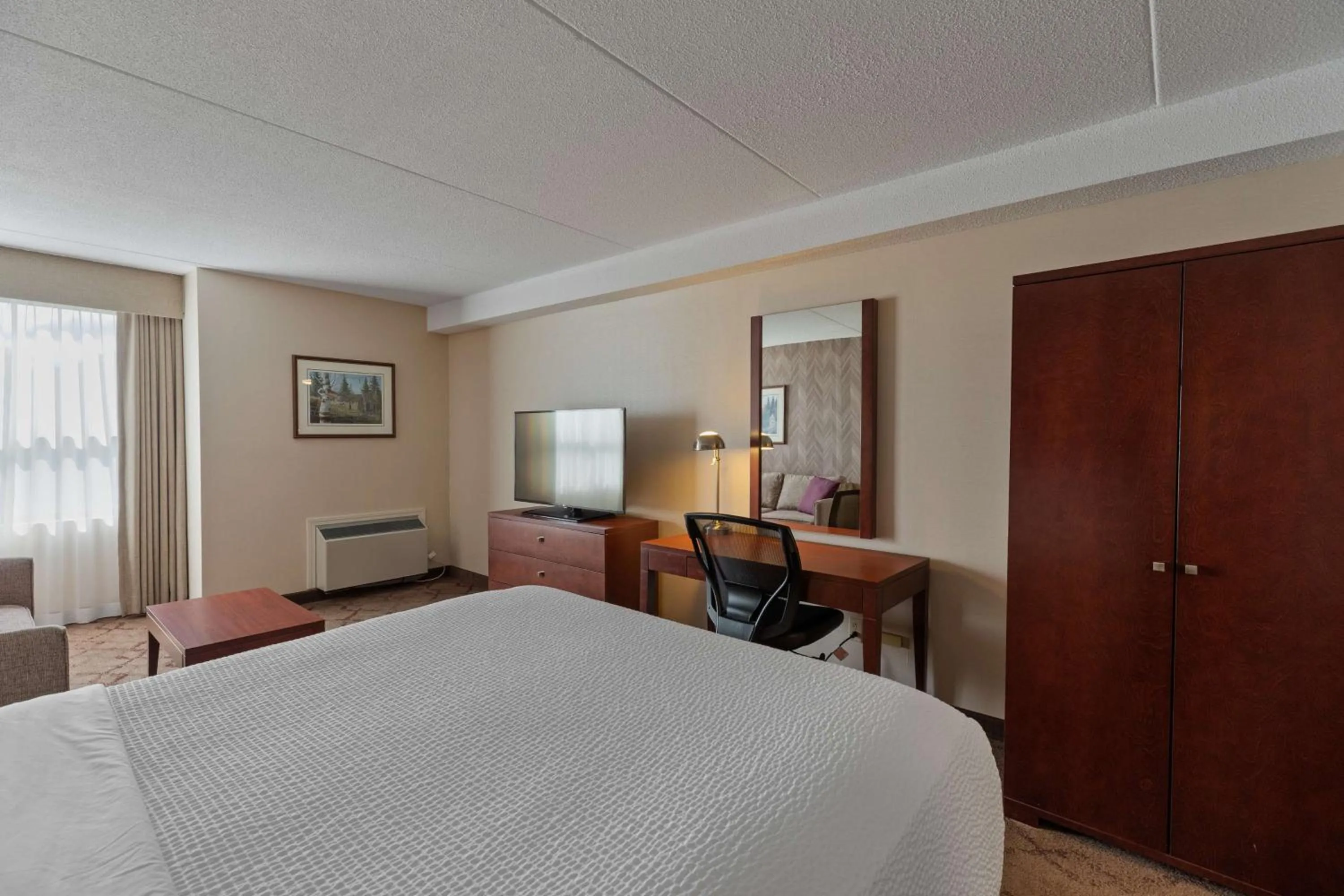Bedroom, Bed in Best Western Plus Otonabee Inn