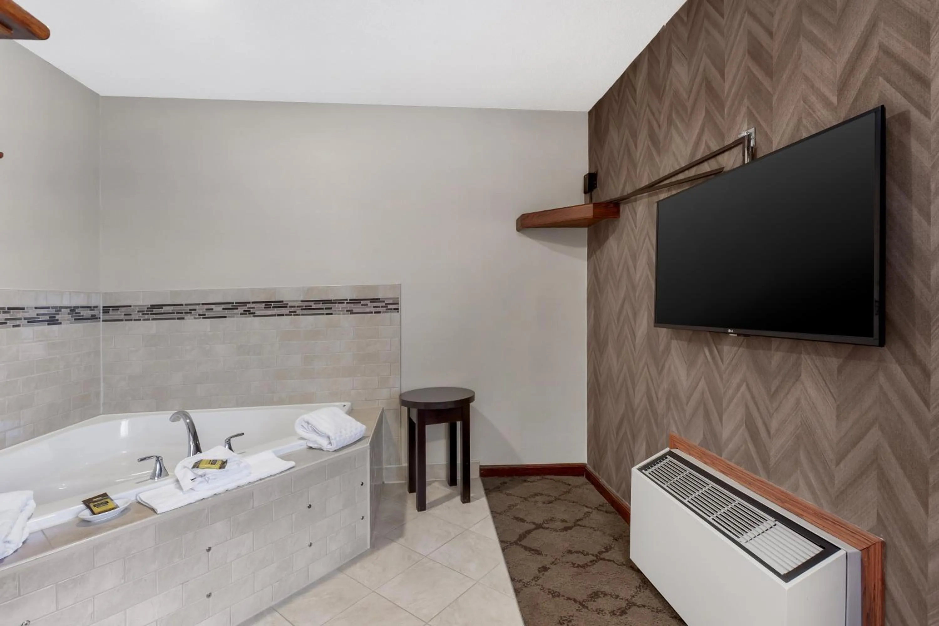 Bedroom in Best Western Plus Otonabee Inn