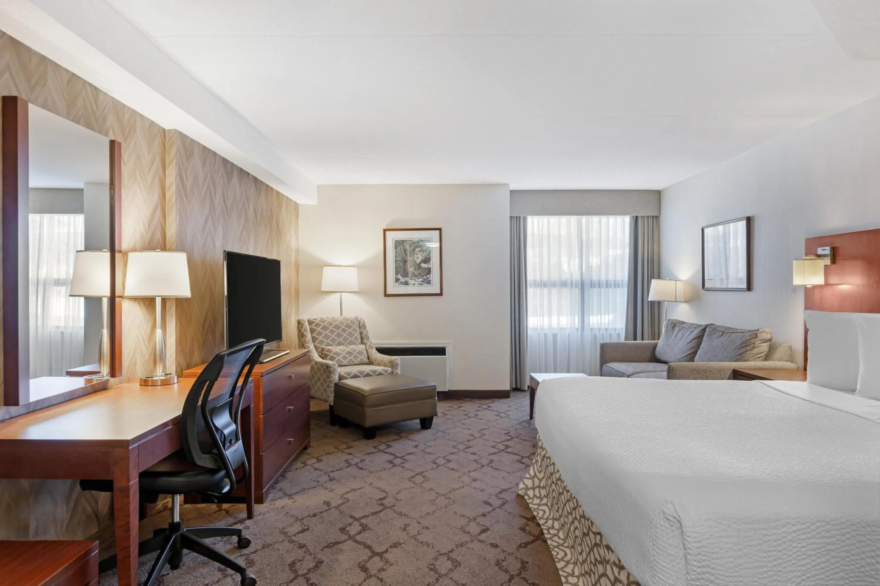 Bedroom, Bed in Best Western Plus Otonabee Inn