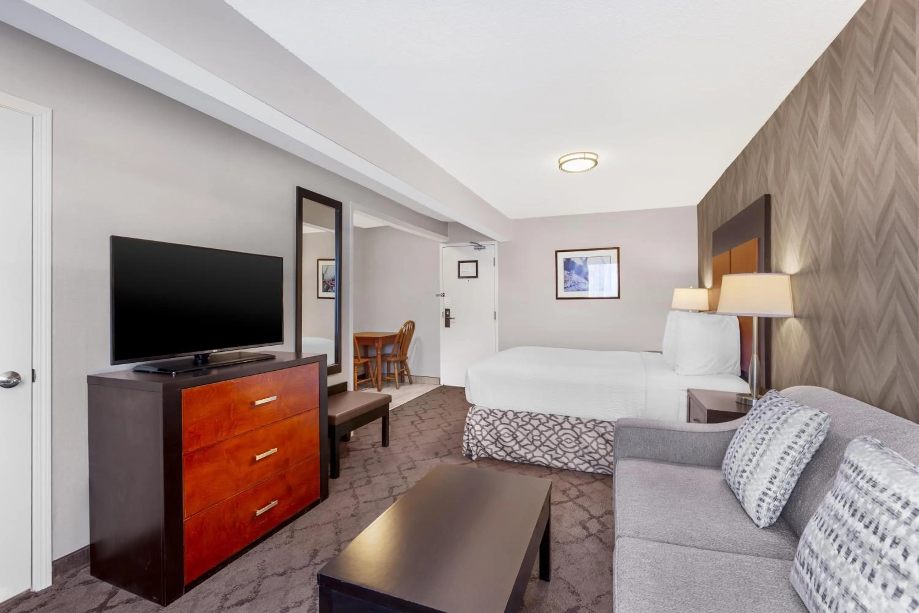 Bedroom in Best Western Plus Otonabee Inn