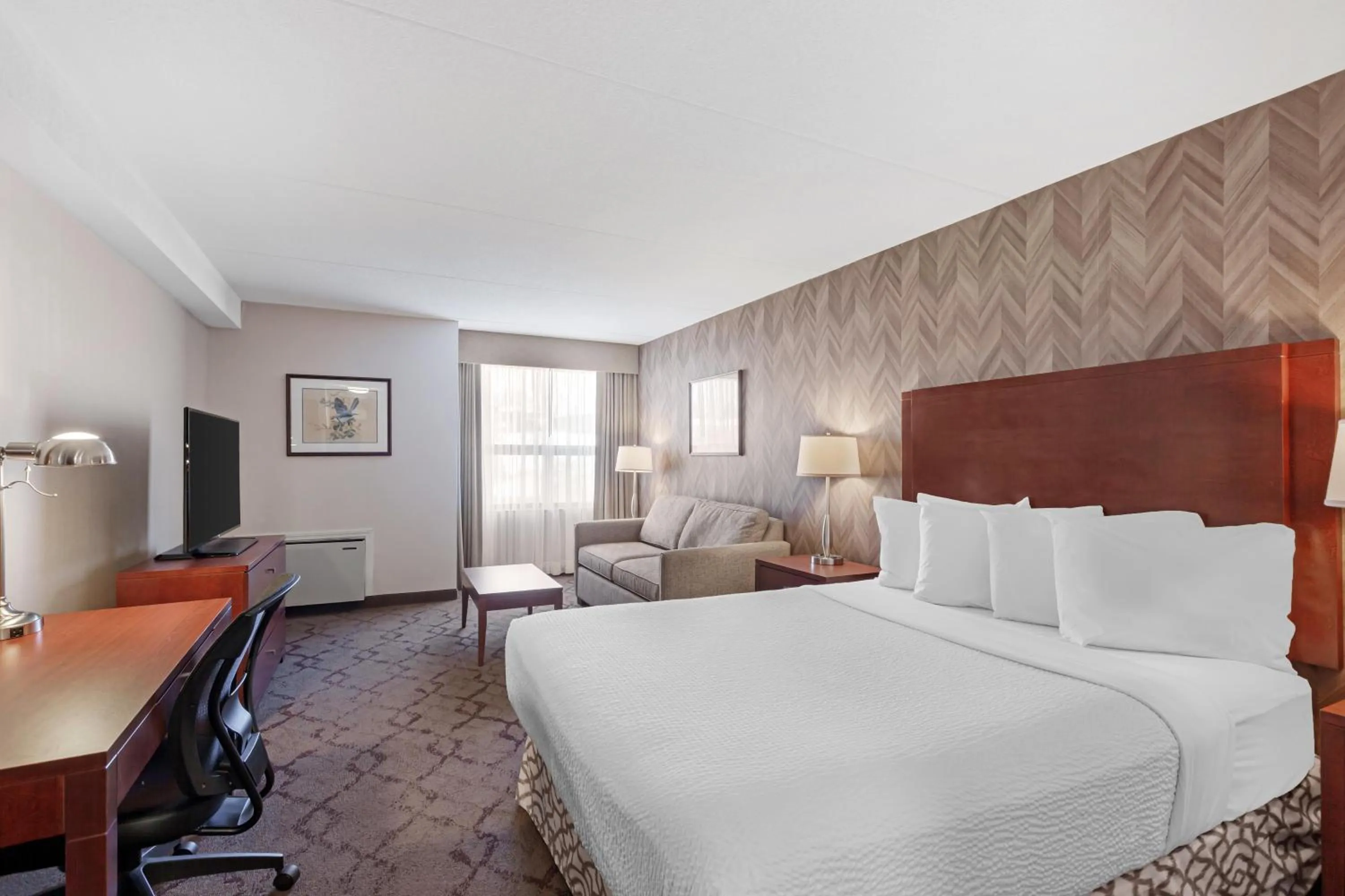 Bedroom, Bed in Best Western Plus Otonabee Inn