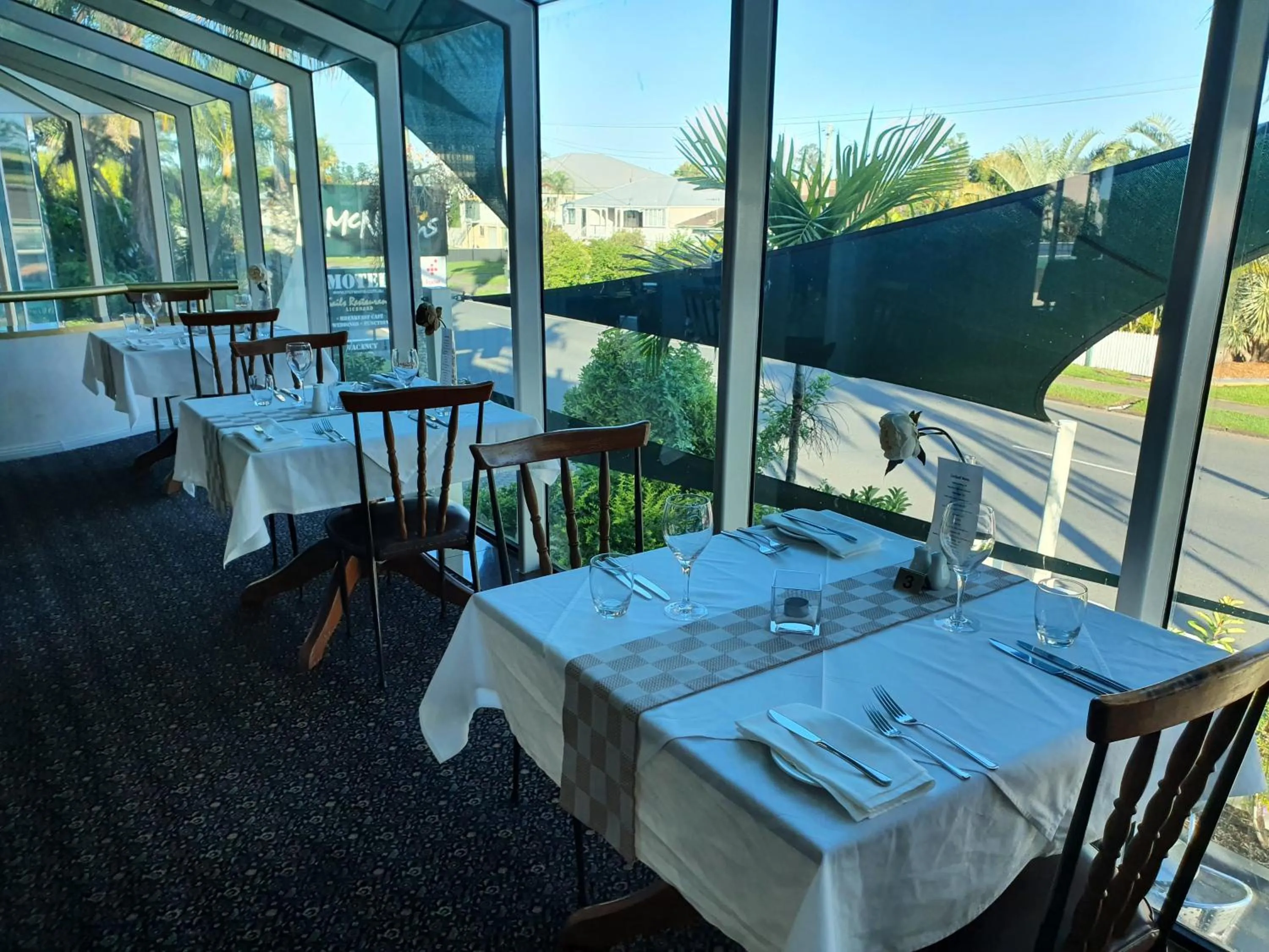 Restaurant/places to eat in McNevins Maryborough Motel