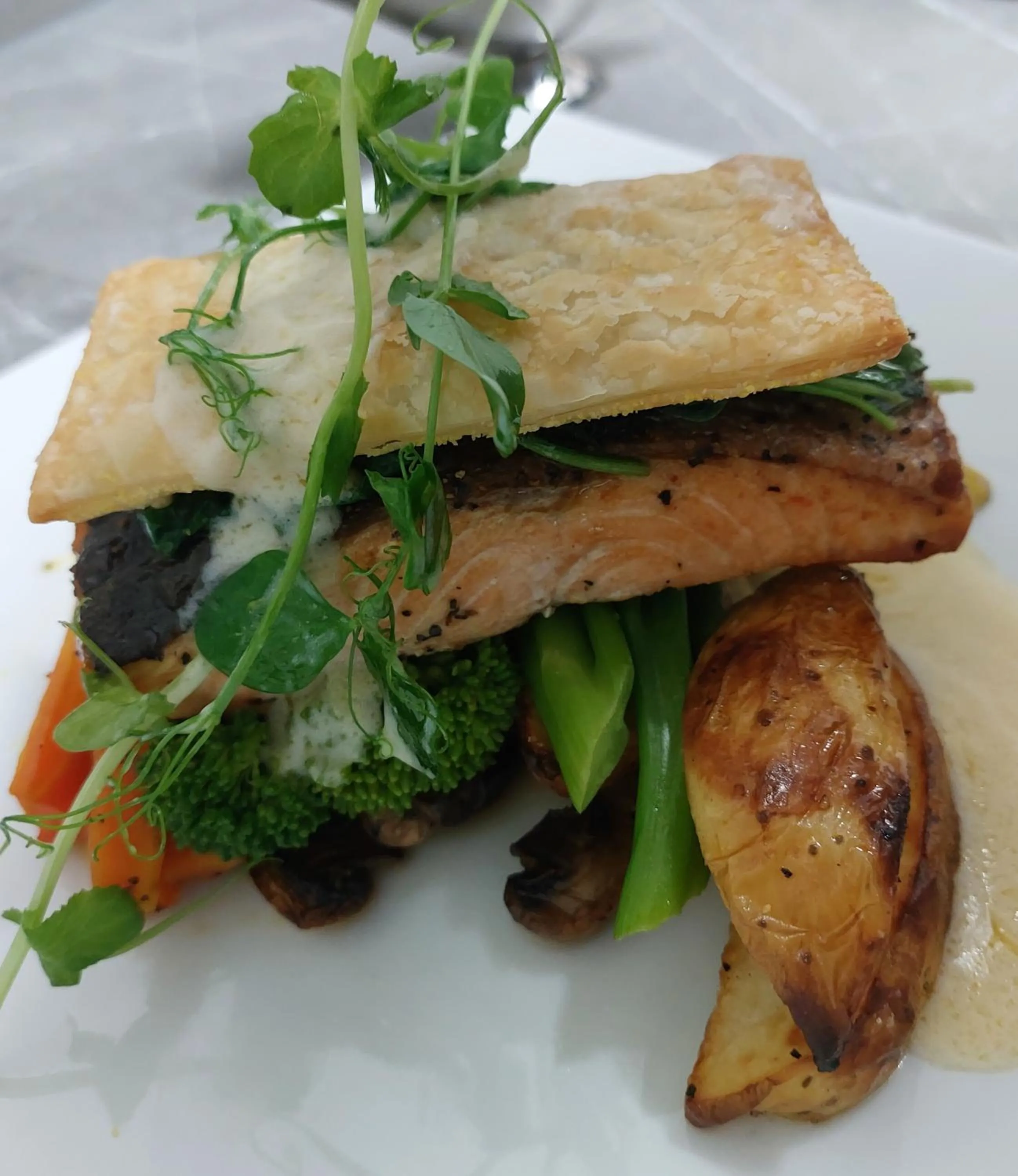 Restaurant/places to eat in McNevins Maryborough Motel