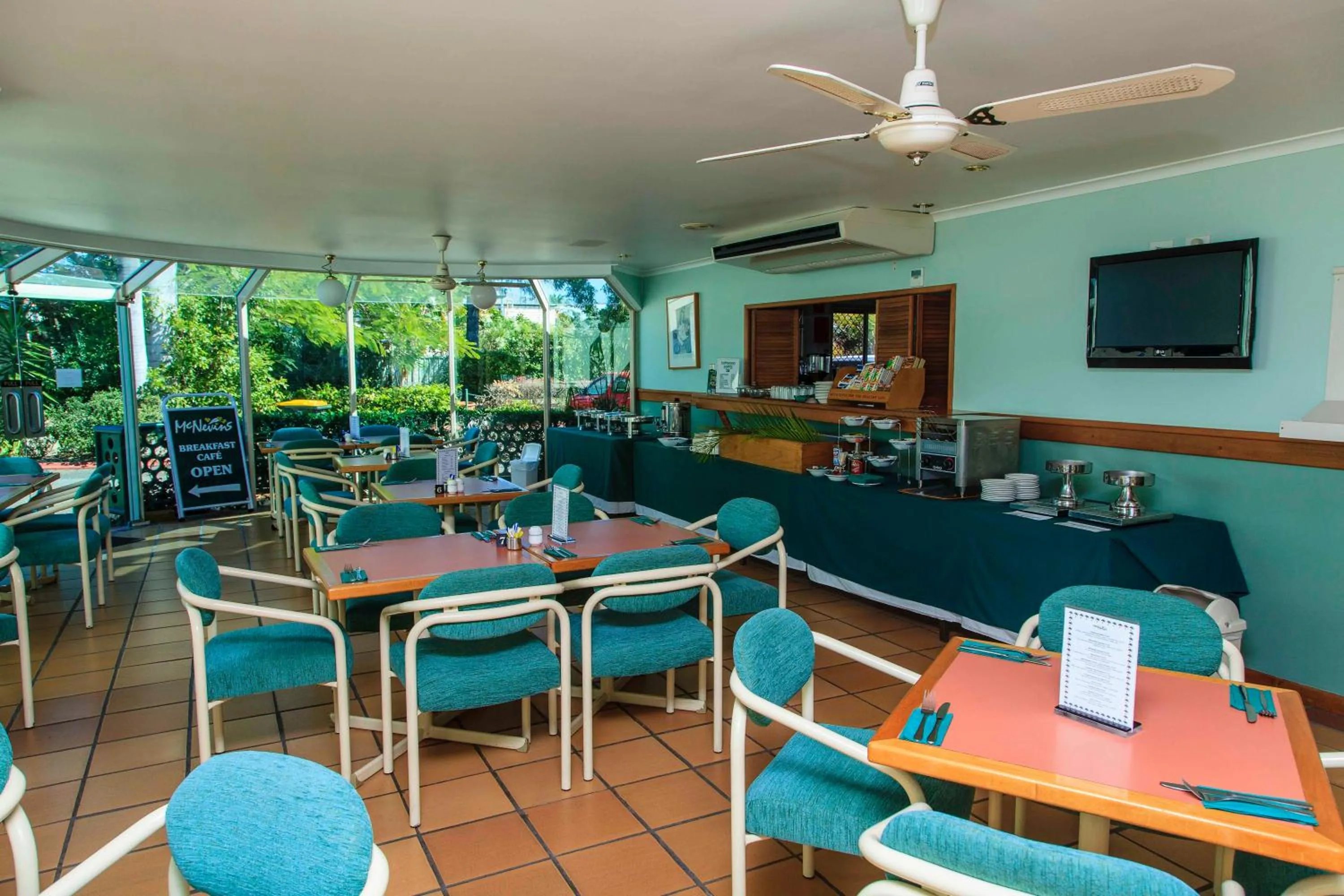 Restaurant/places to eat in McNevins Maryborough Motel