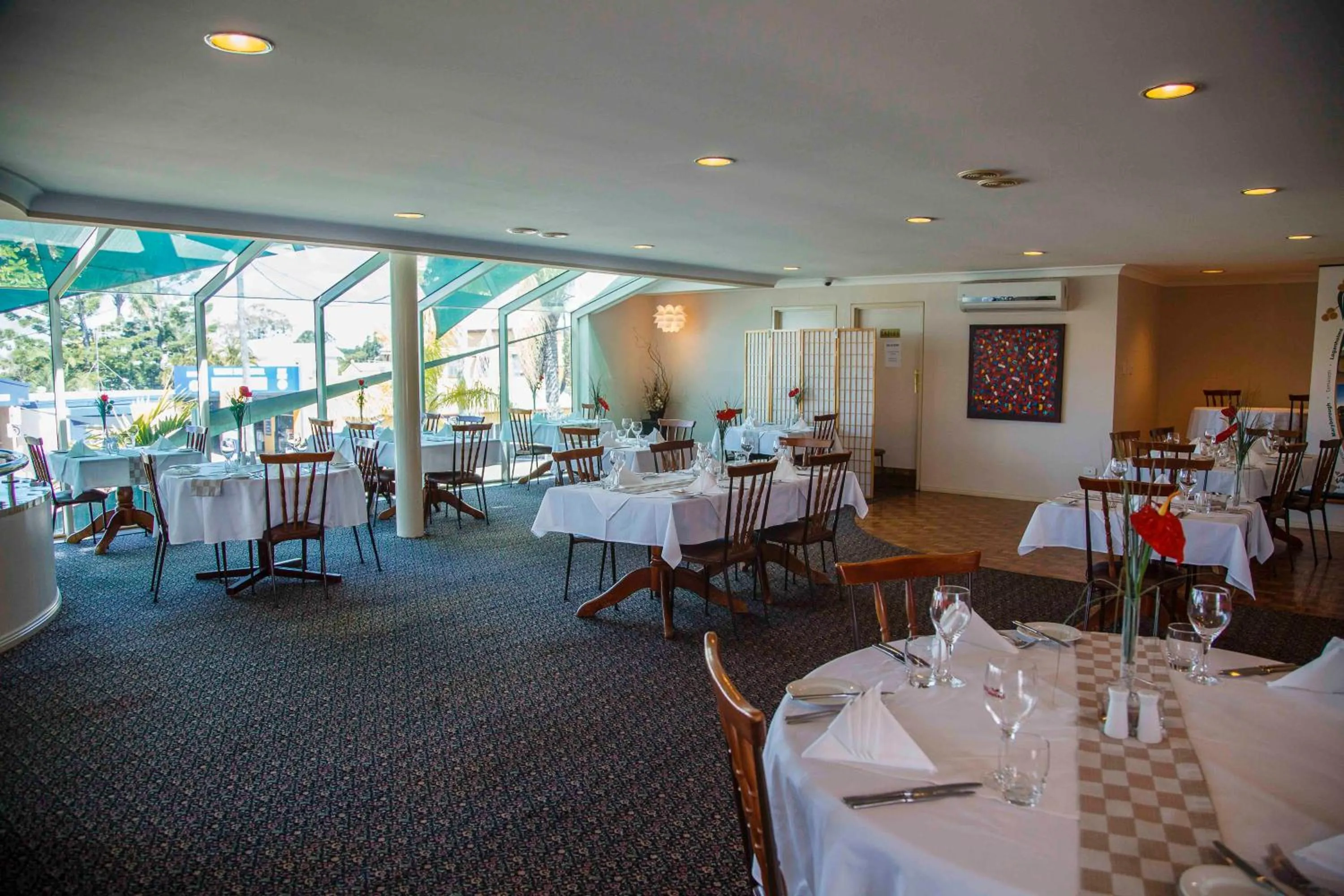 Restaurant/places to eat in McNevins Maryborough Motel