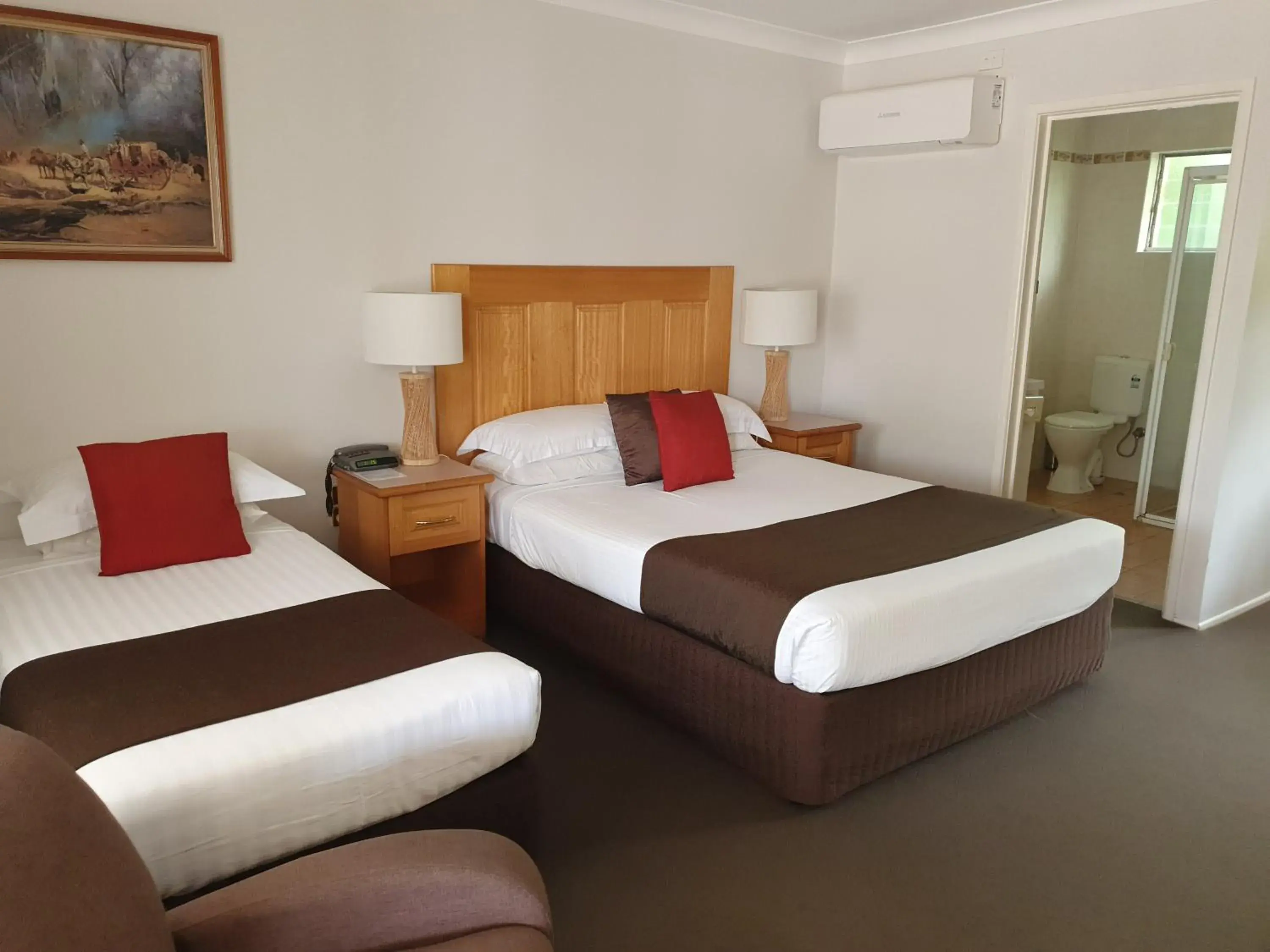 Small Family Room in McNevins Maryborough Motel Small Family Room in McNevins Maryborough Motel