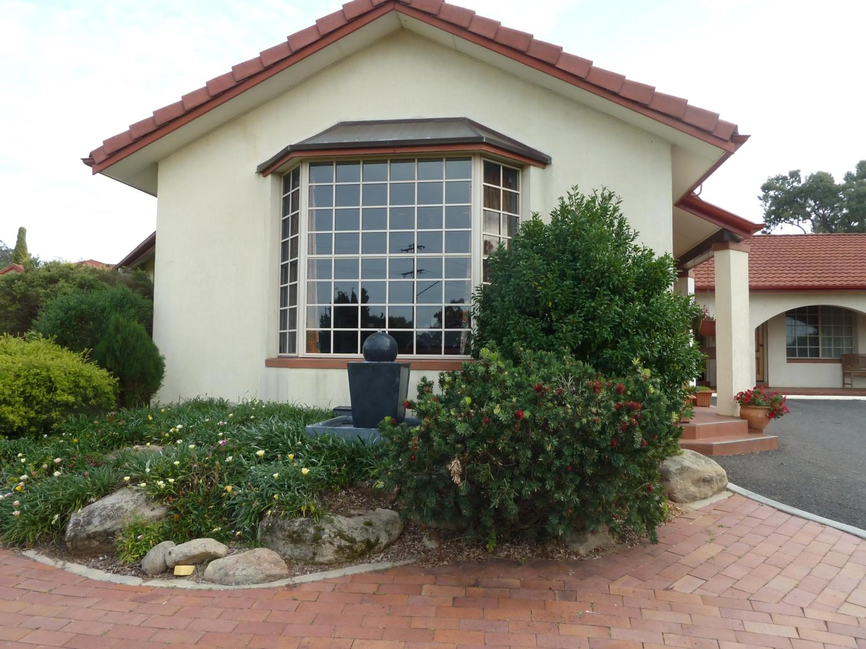 Garden in McNevins Warwick Motel