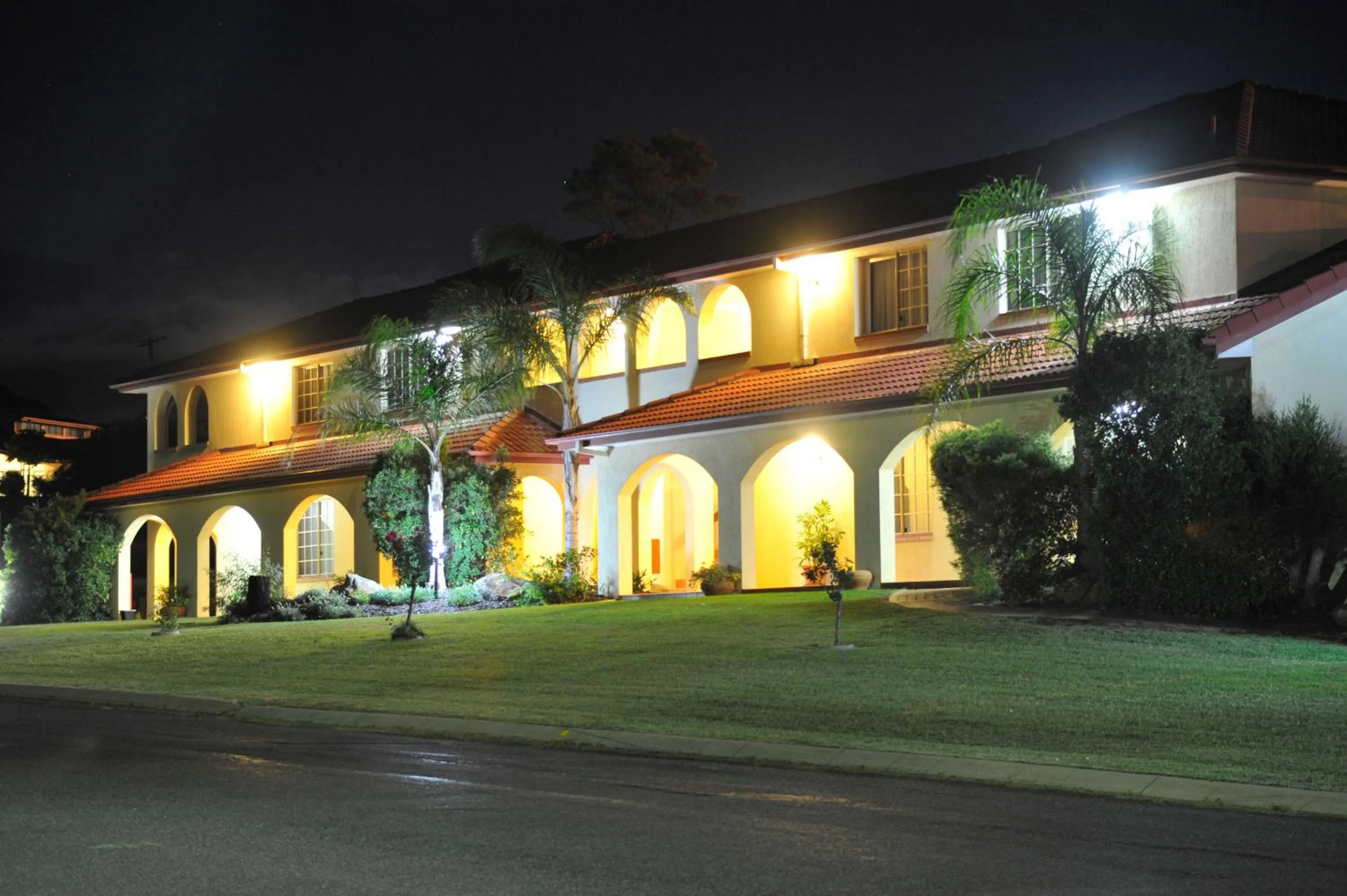 Garden in McNevins Warwick Motel