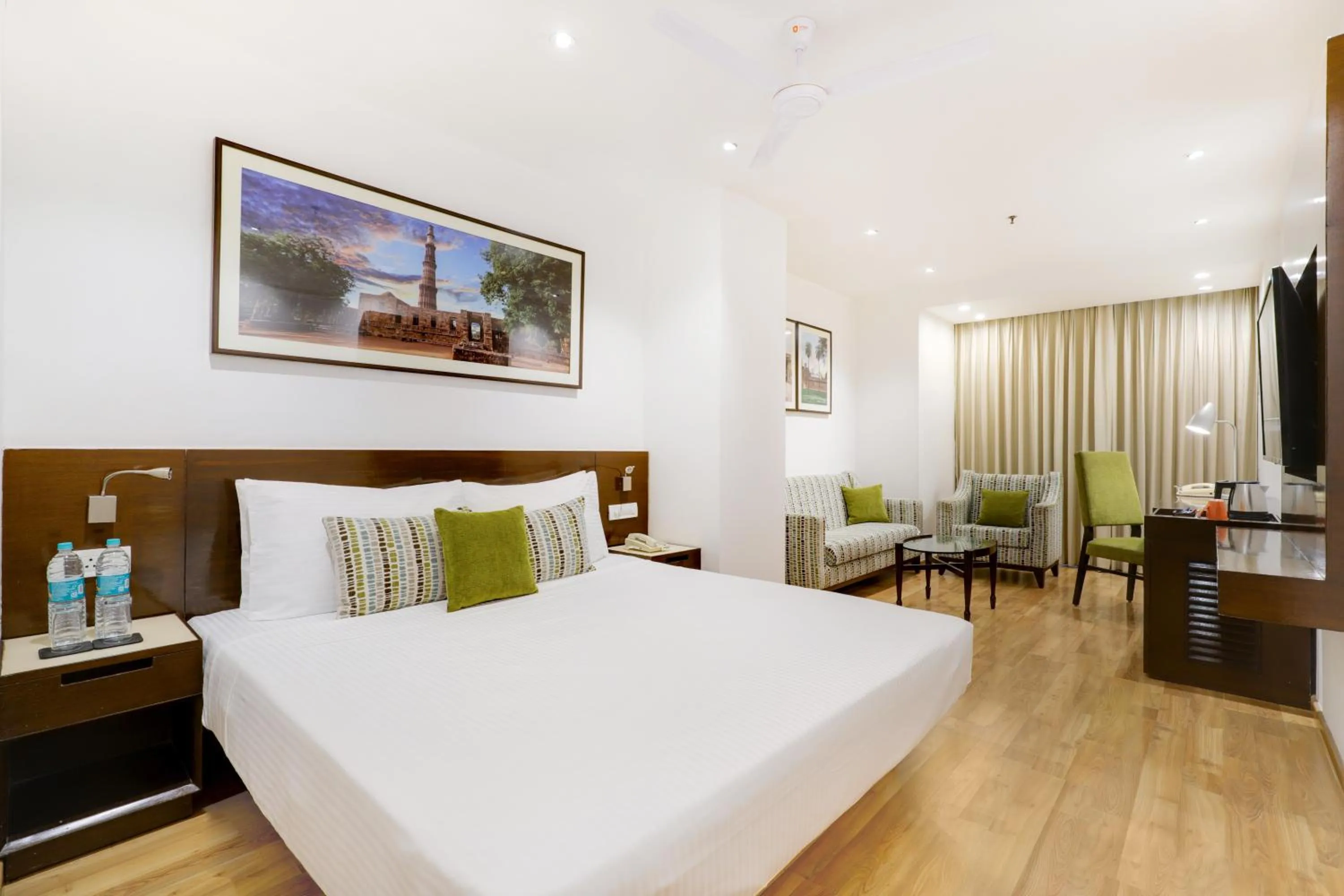 Photo of the whole room, Bed in Lemon Tree Premier 1, Gurugram