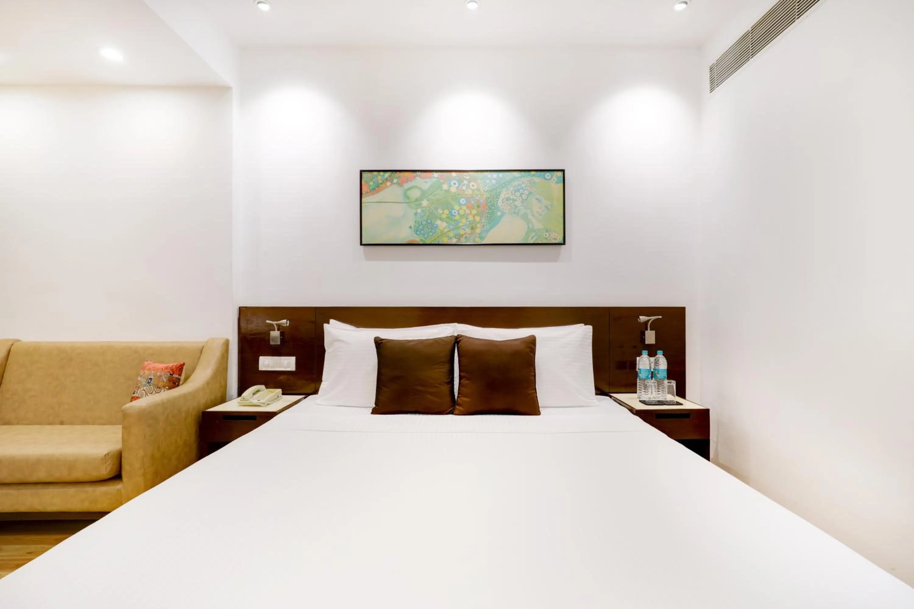 Bed in Lemon Tree Premier 1, Gurugram