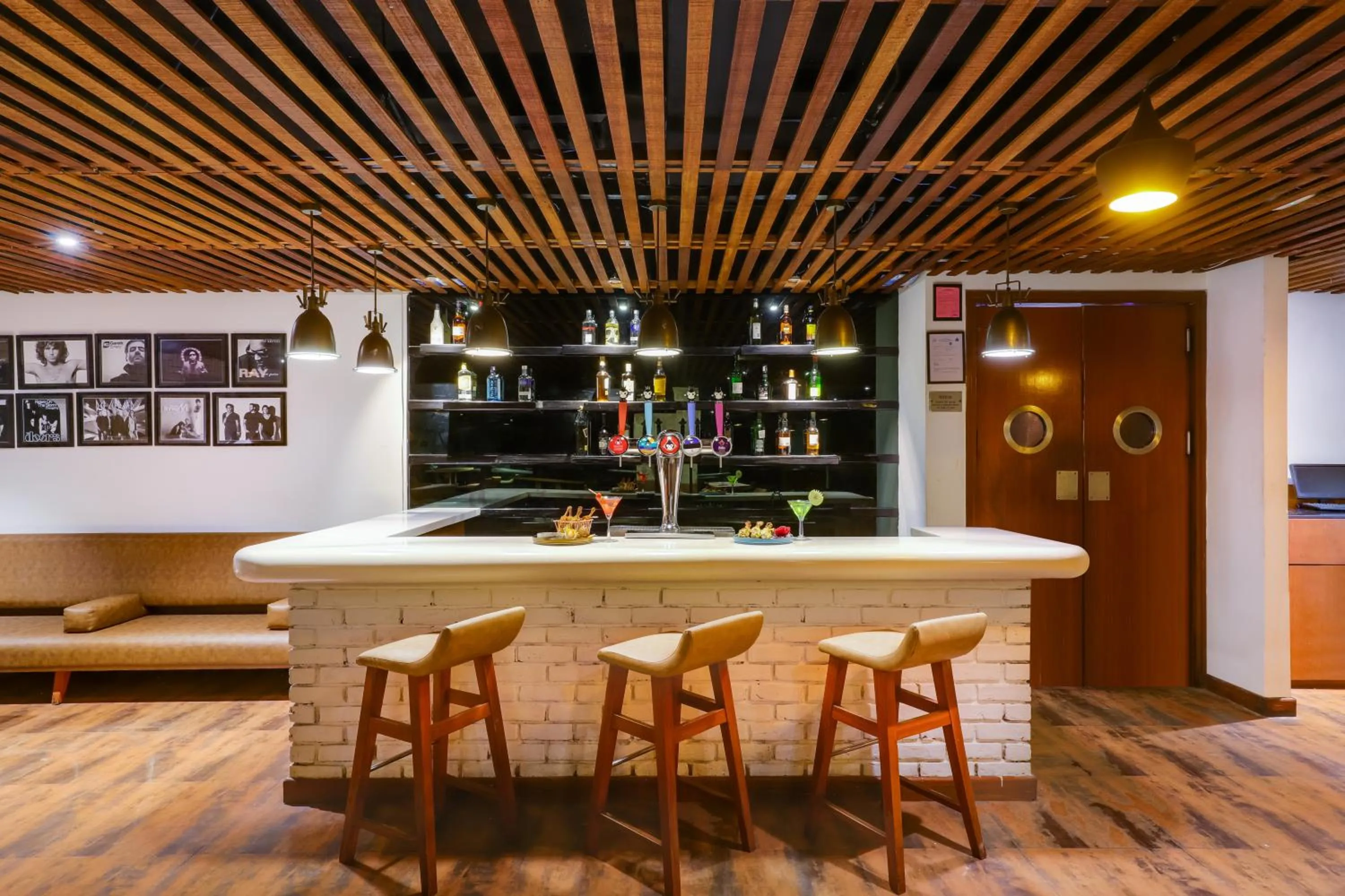 Lounge or bar in Lemon Tree Premier 1, Gurugram