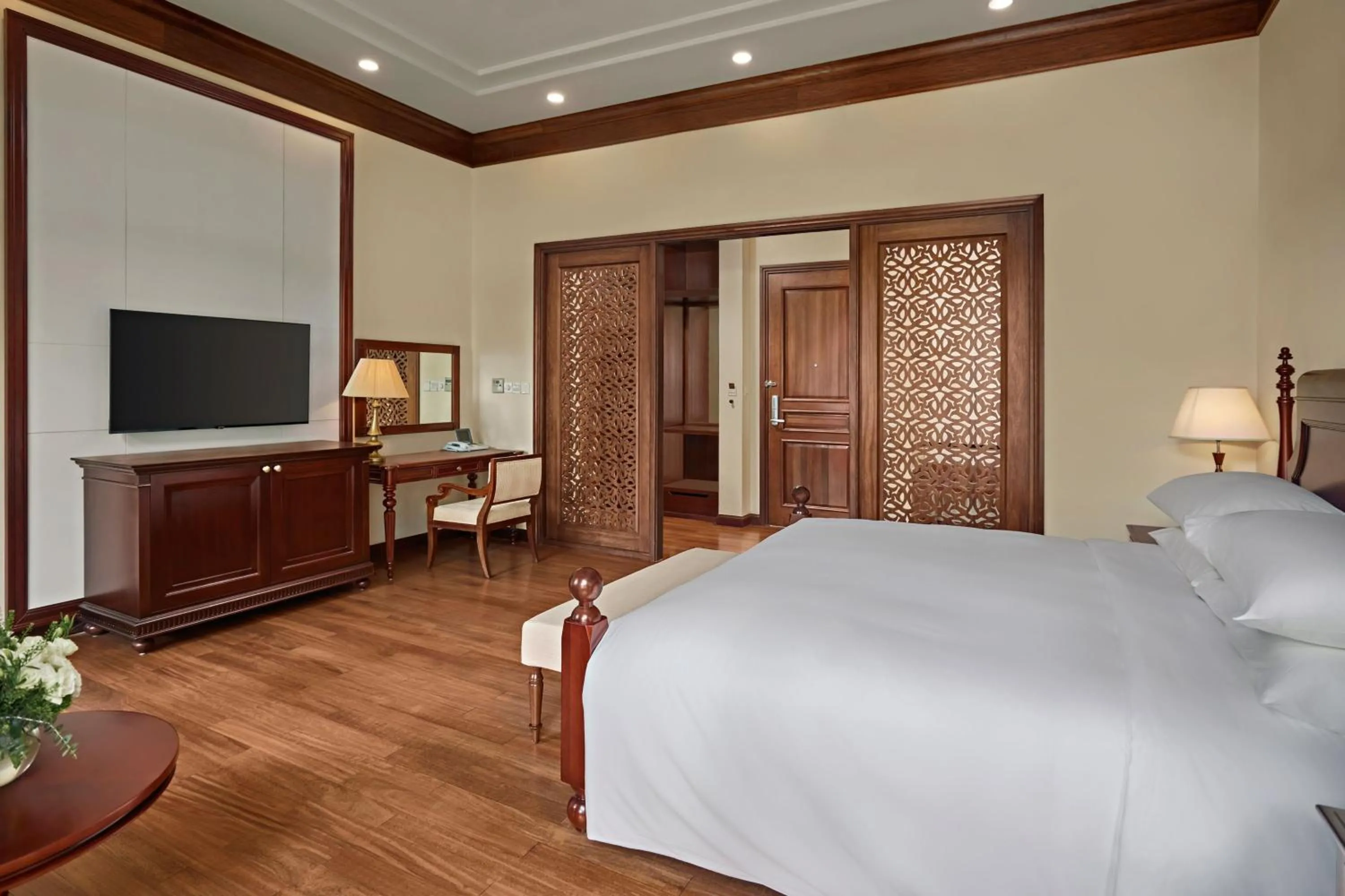 Photo of the whole room, Bed in Danang Marriott Resort & Spa