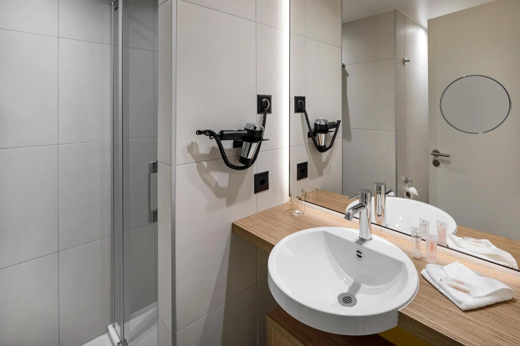 Bathroom in Swiss Chocolate by Fassbind Lausanne