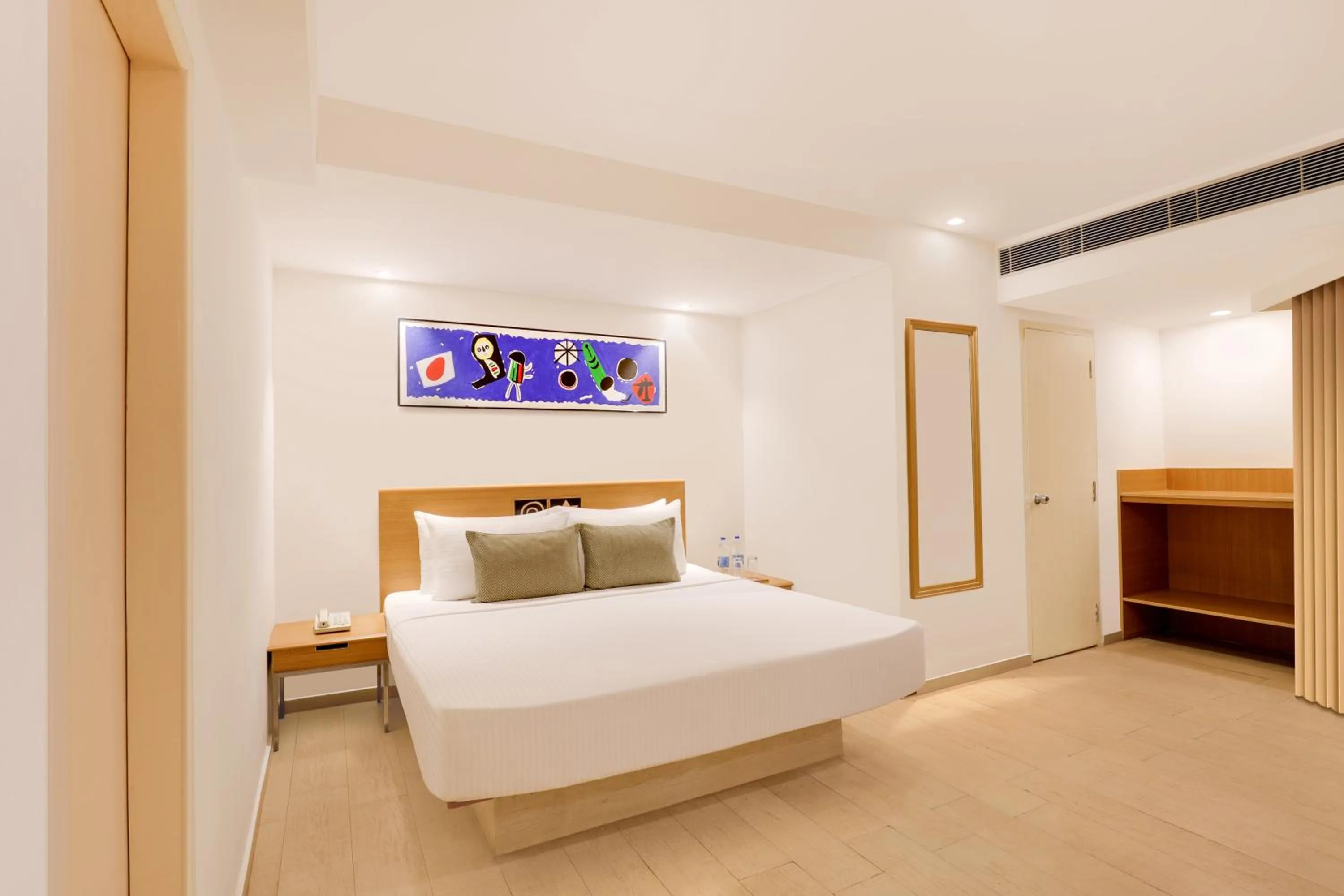 Bedroom, Bed in Lemon Tree Hotel, Indore