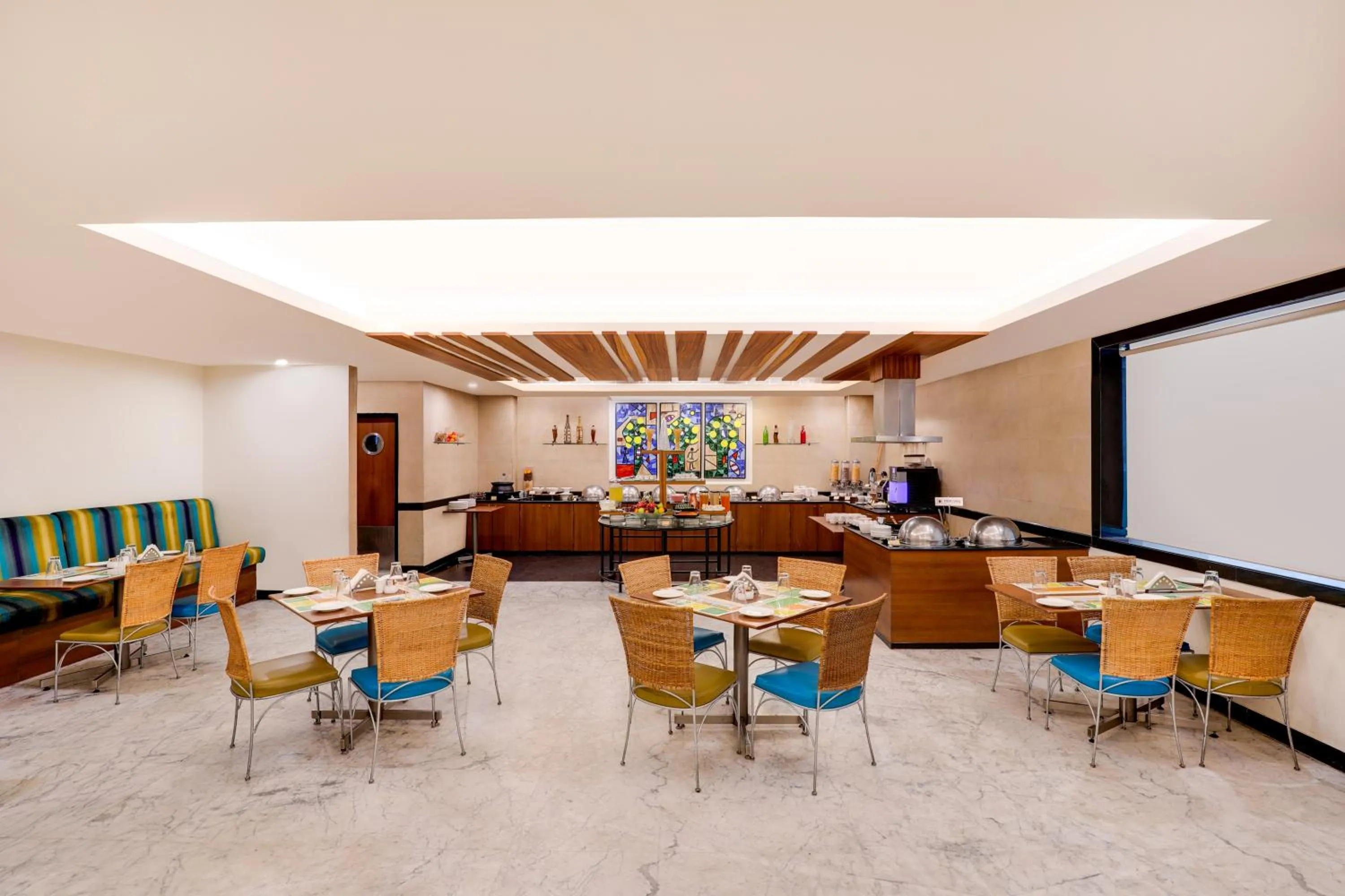 Restaurant/places to eat in Lemon Tree Hotel, Indore