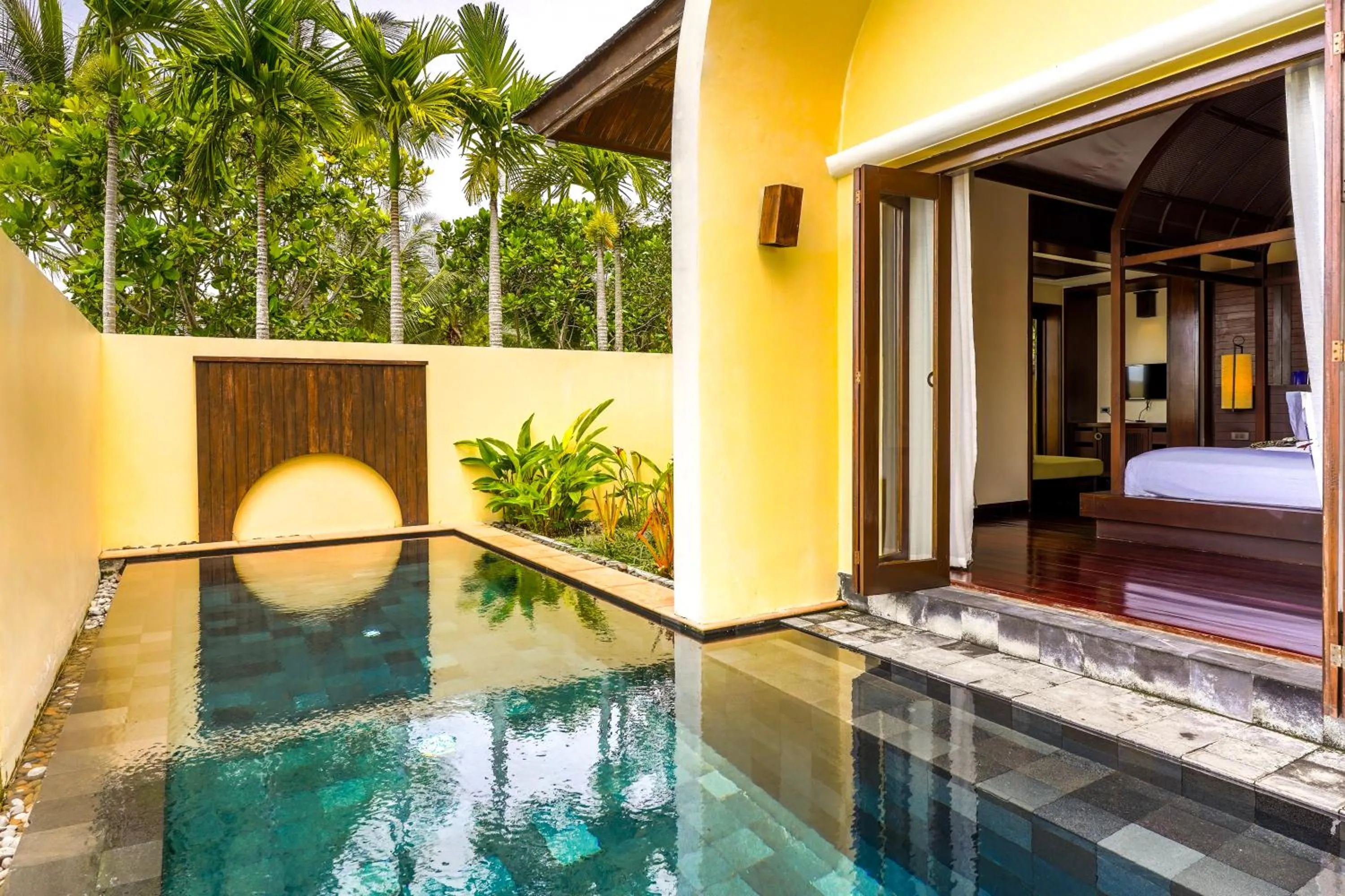 Swimming pool in Chantaramas Beach Resort Koh Phangan