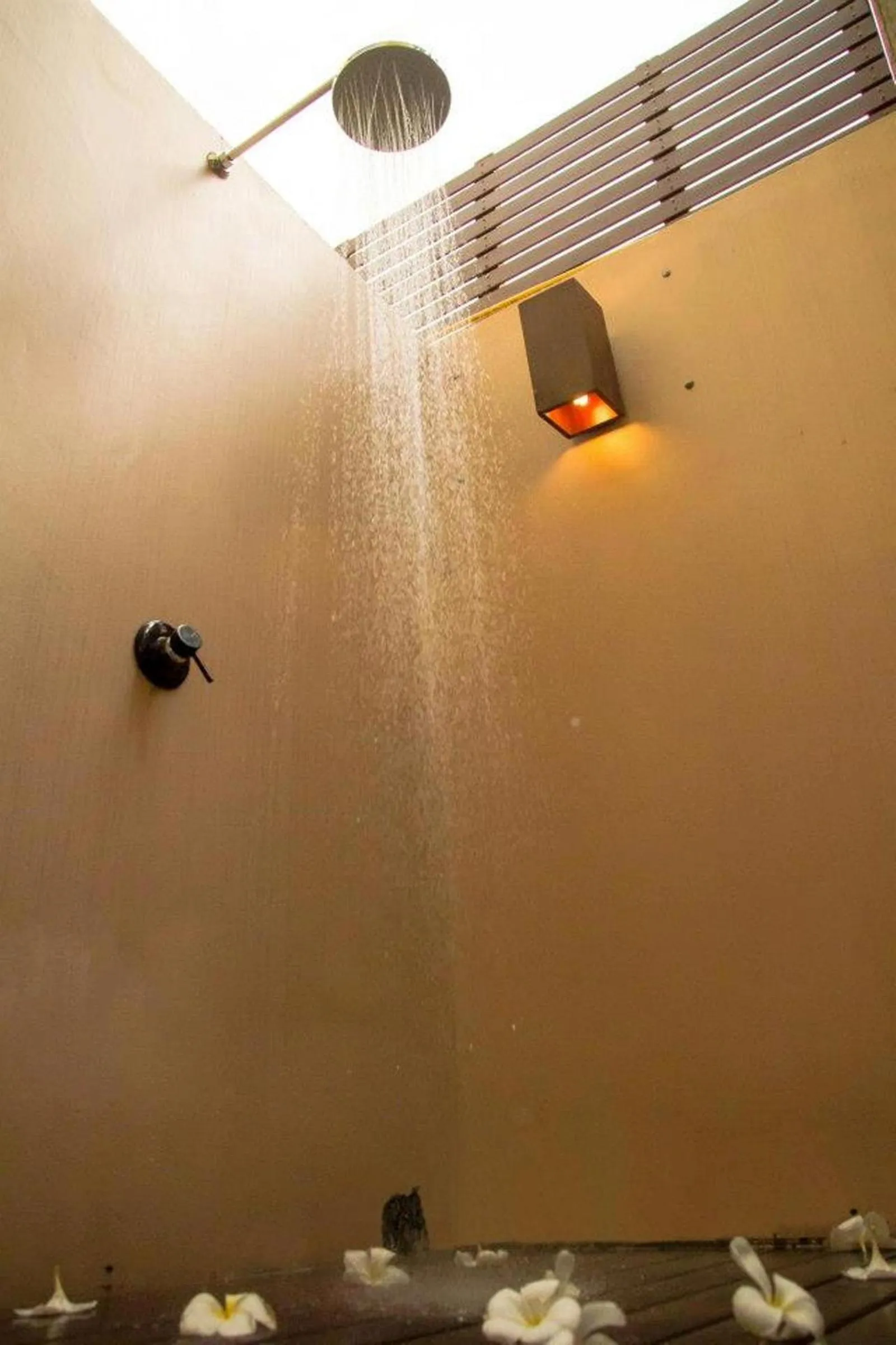 Bathroom in Chantaramas Beach Resort Koh Phangan