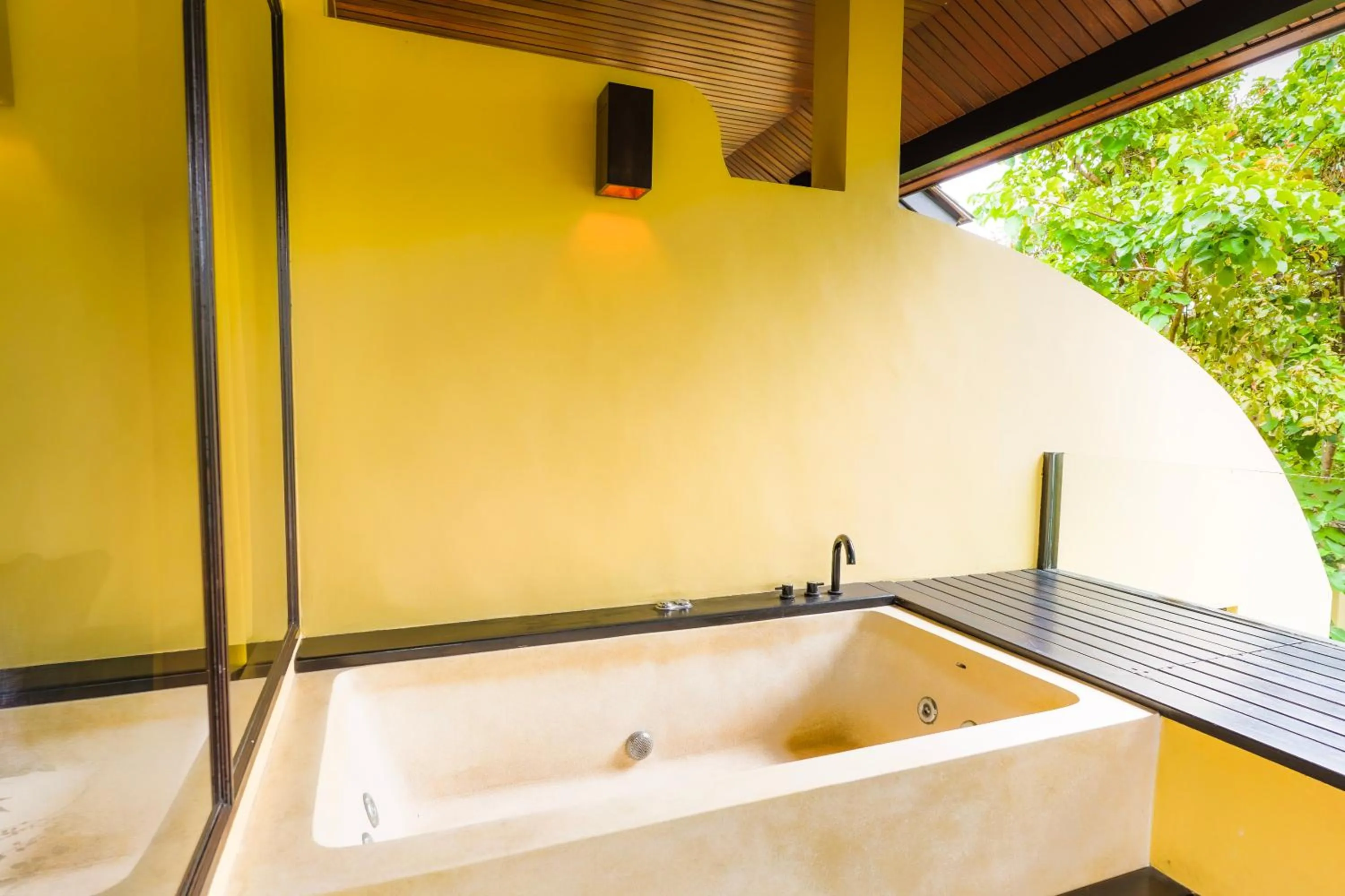 Open Air Bath in Chantaramas Beach Resort Koh Phangan