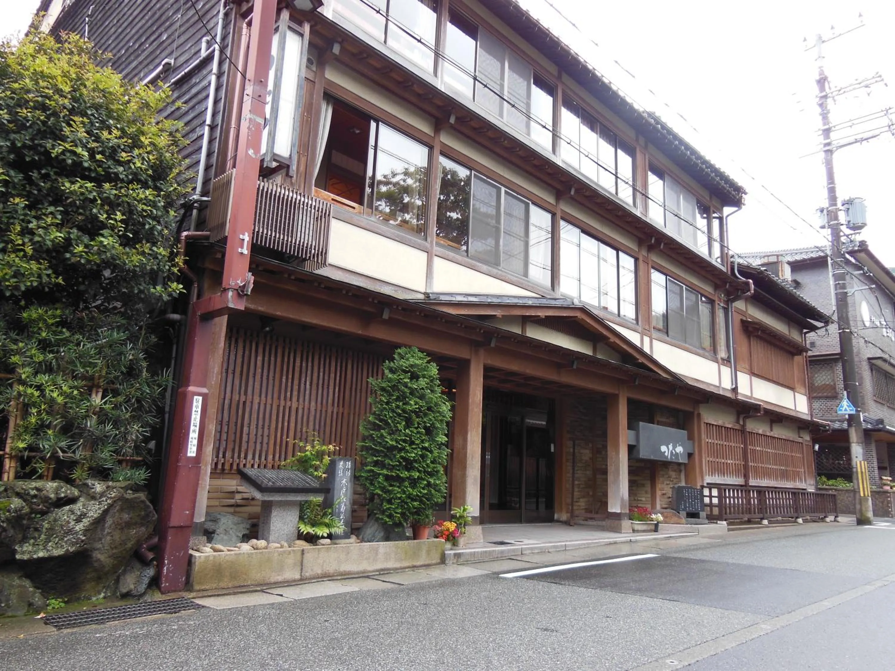 Facade/entrance in Tsutaya Ryokan