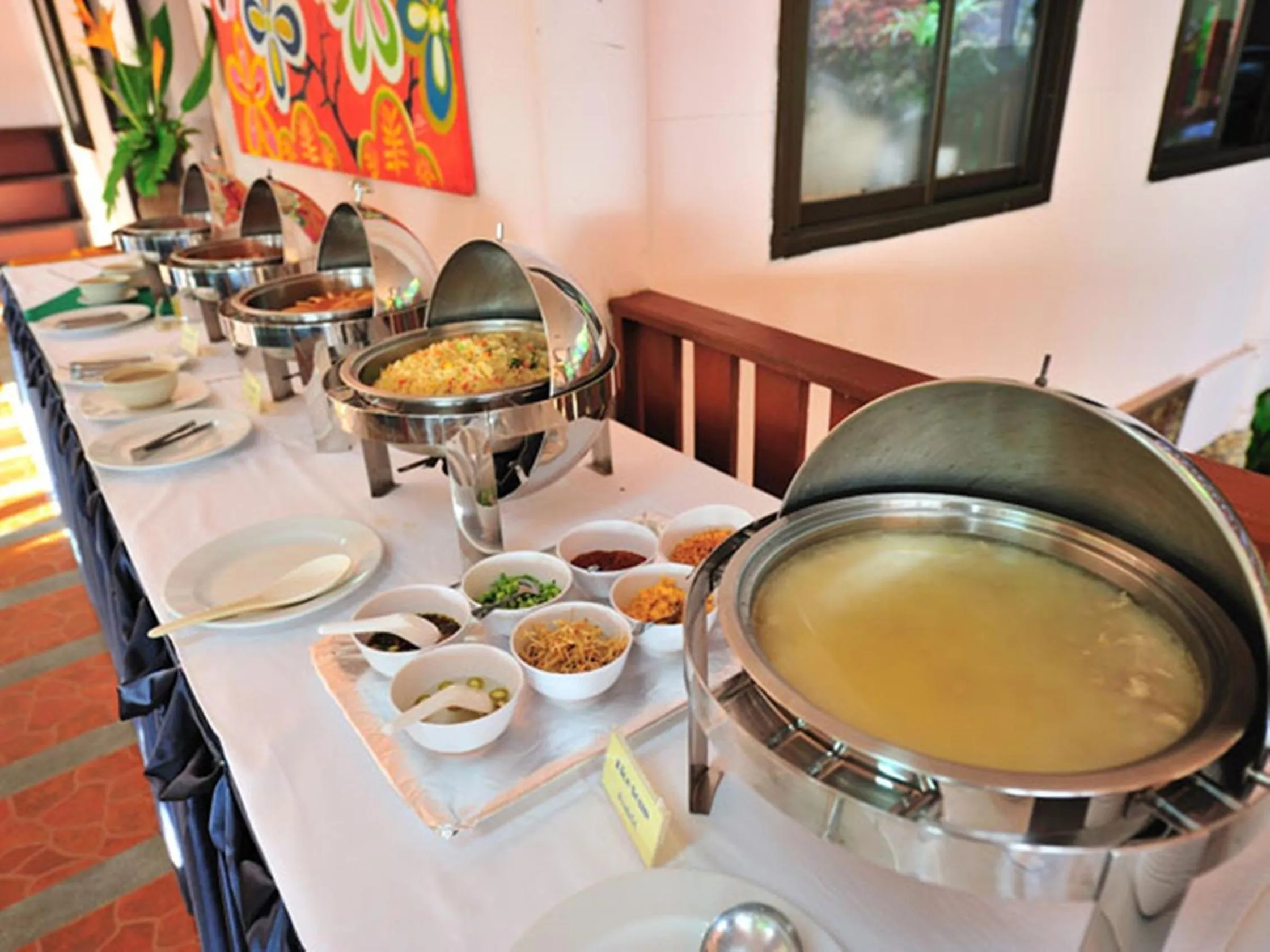 Restaurant/places to eat in Koh Ngai Cliff Beach Resort