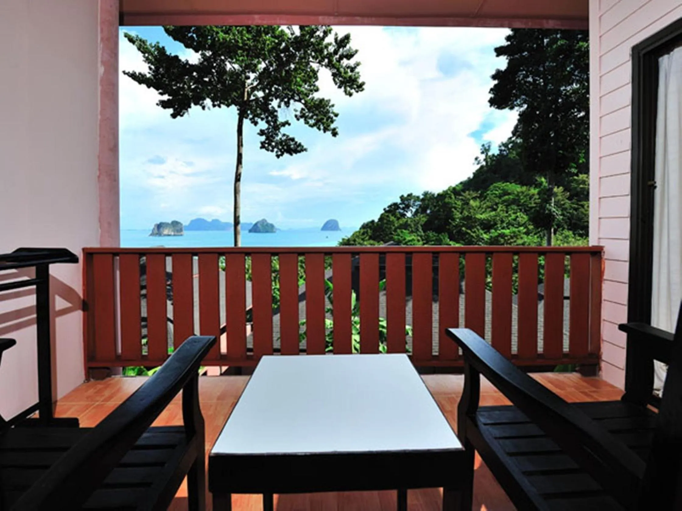 Balcony/Terrace in Koh Ngai Cliff Beach Resort