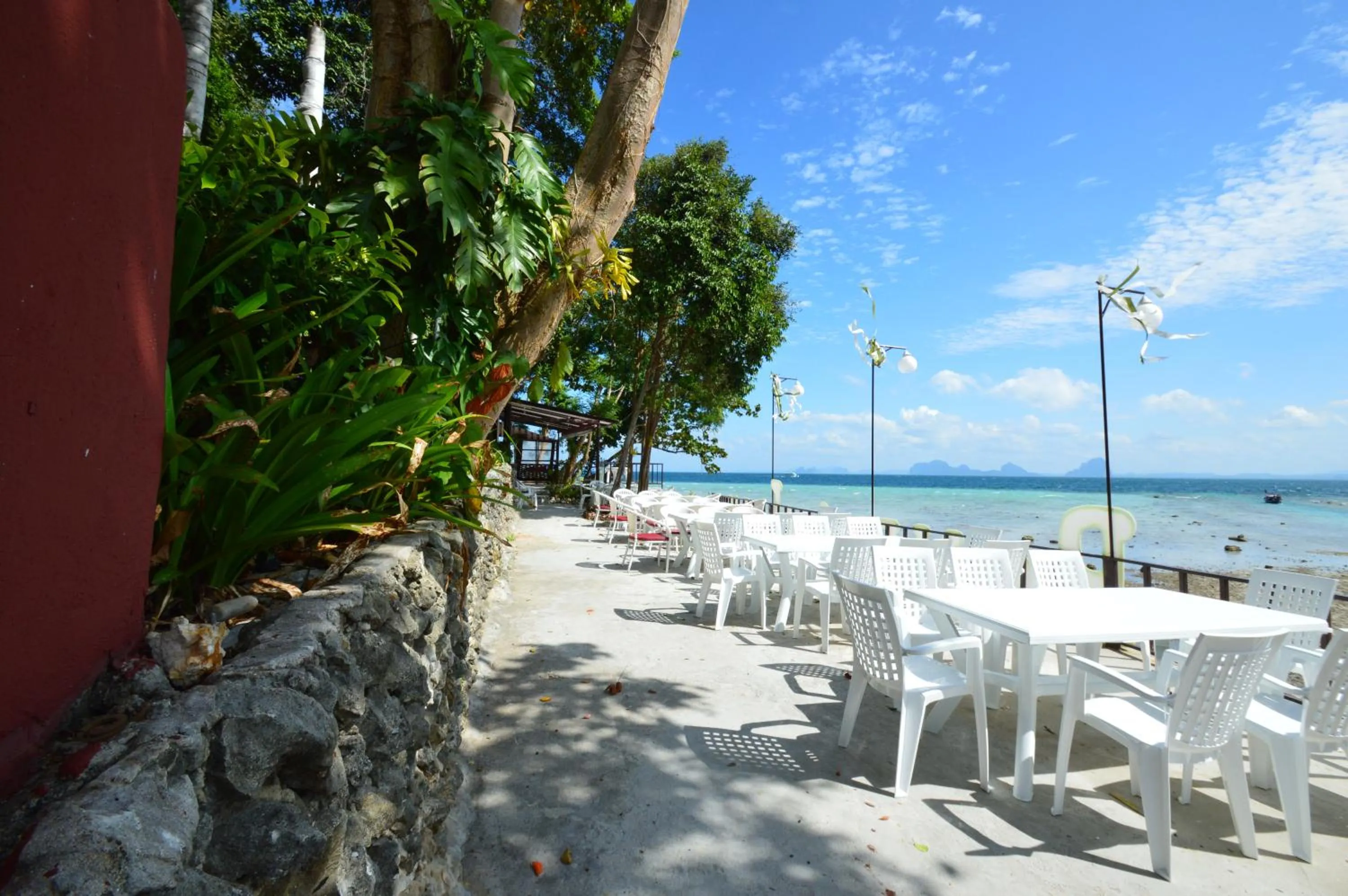 Patio in Koh Ngai Cliff Beach Resort