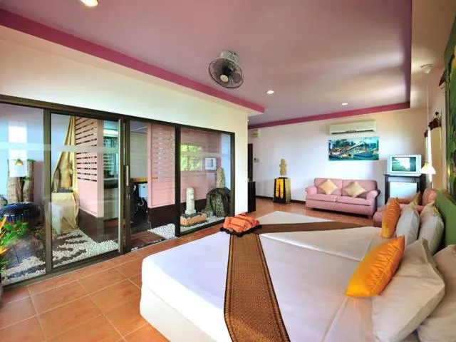 Koh Ngai Cliff Beach Resort