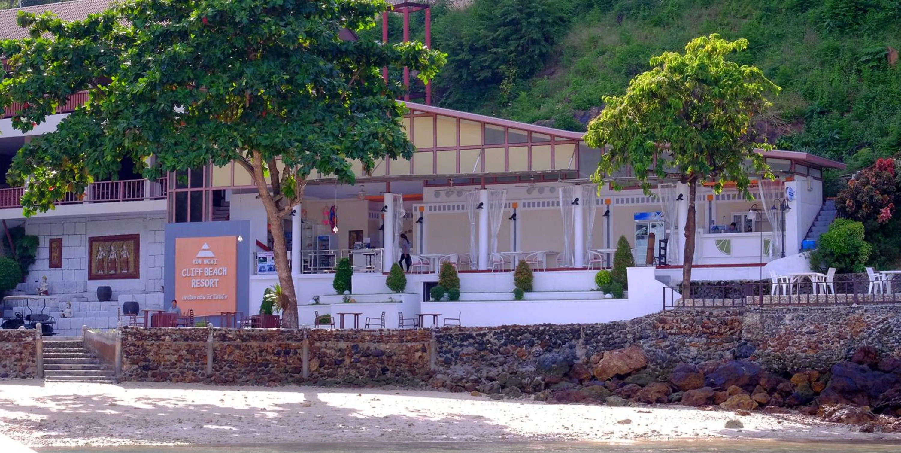 Property building in Koh Ngai Cliff Beach Resort