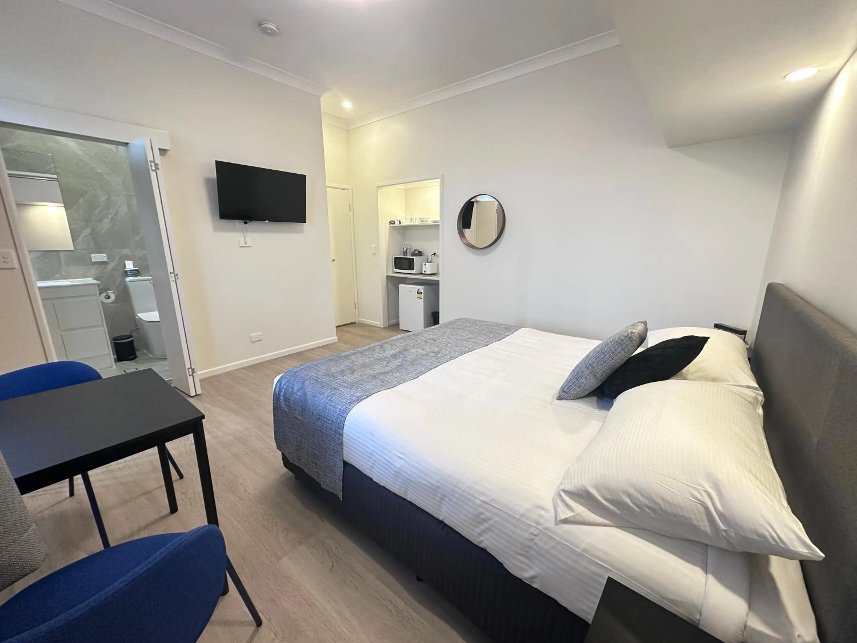 Bed in McNevins Logan Park Motel