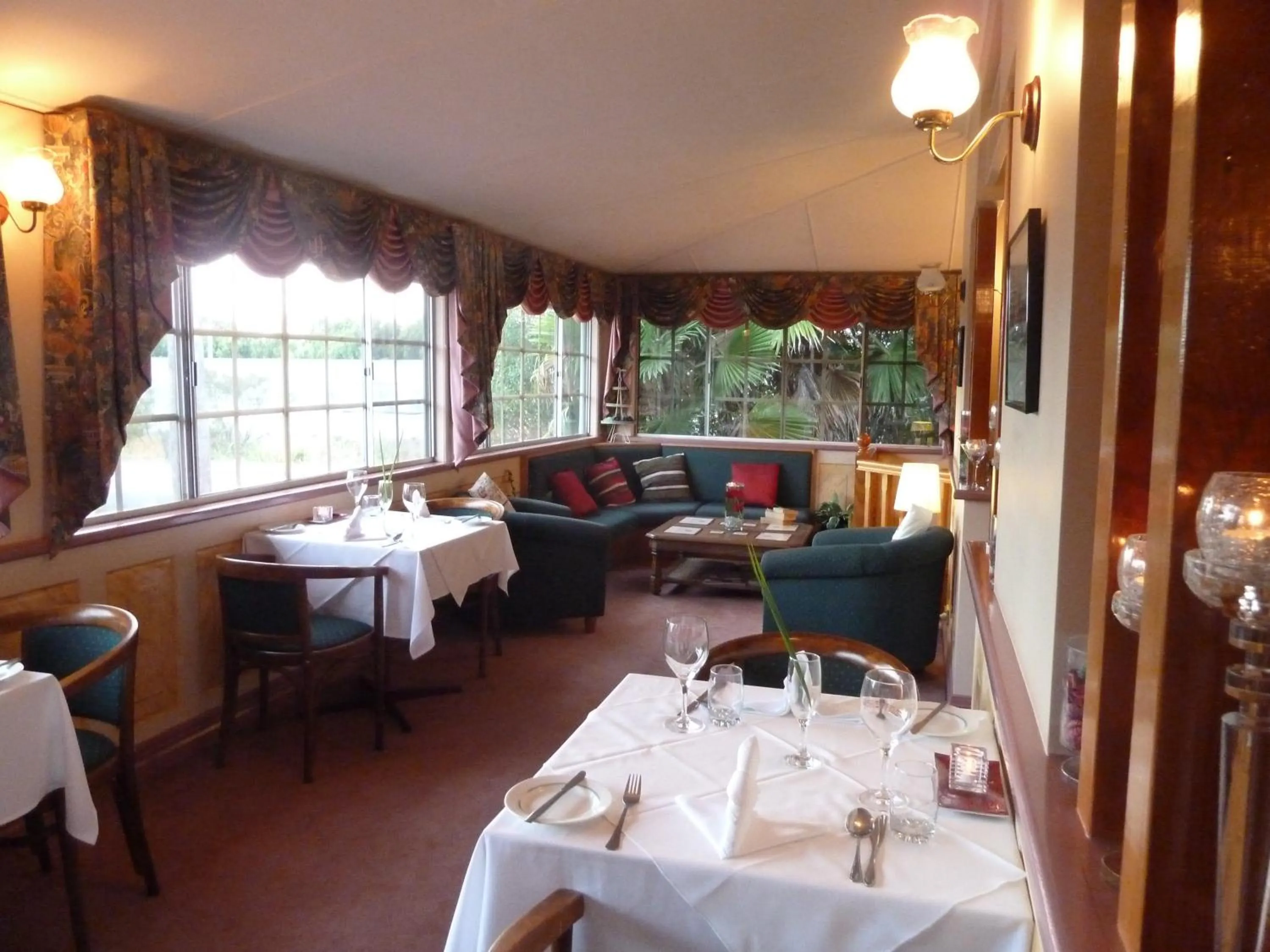 Restaurant/places to eat in McNevins Logan Park Motel