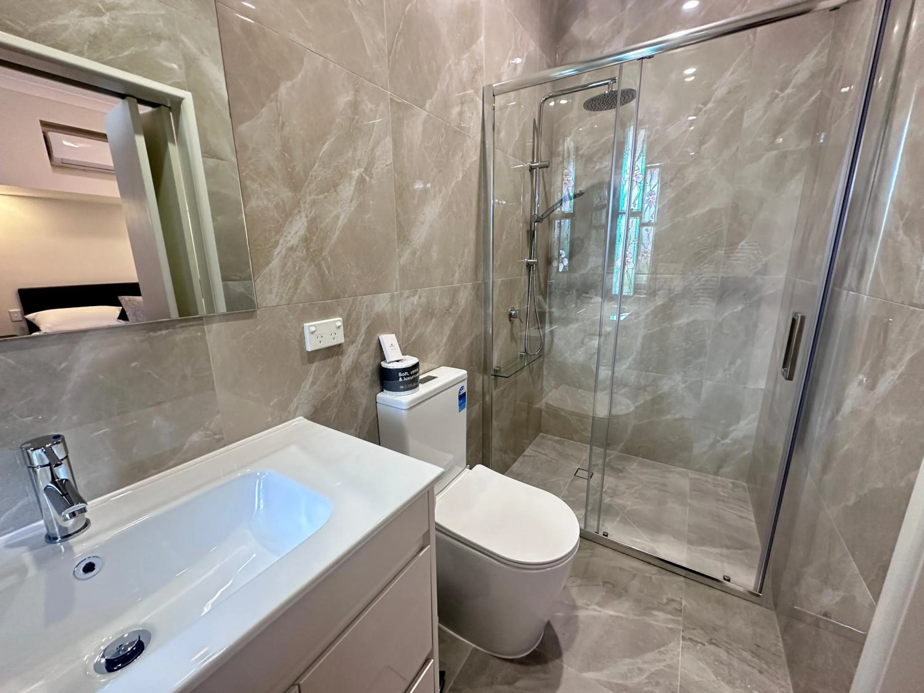 McNevins Logan Park Motel