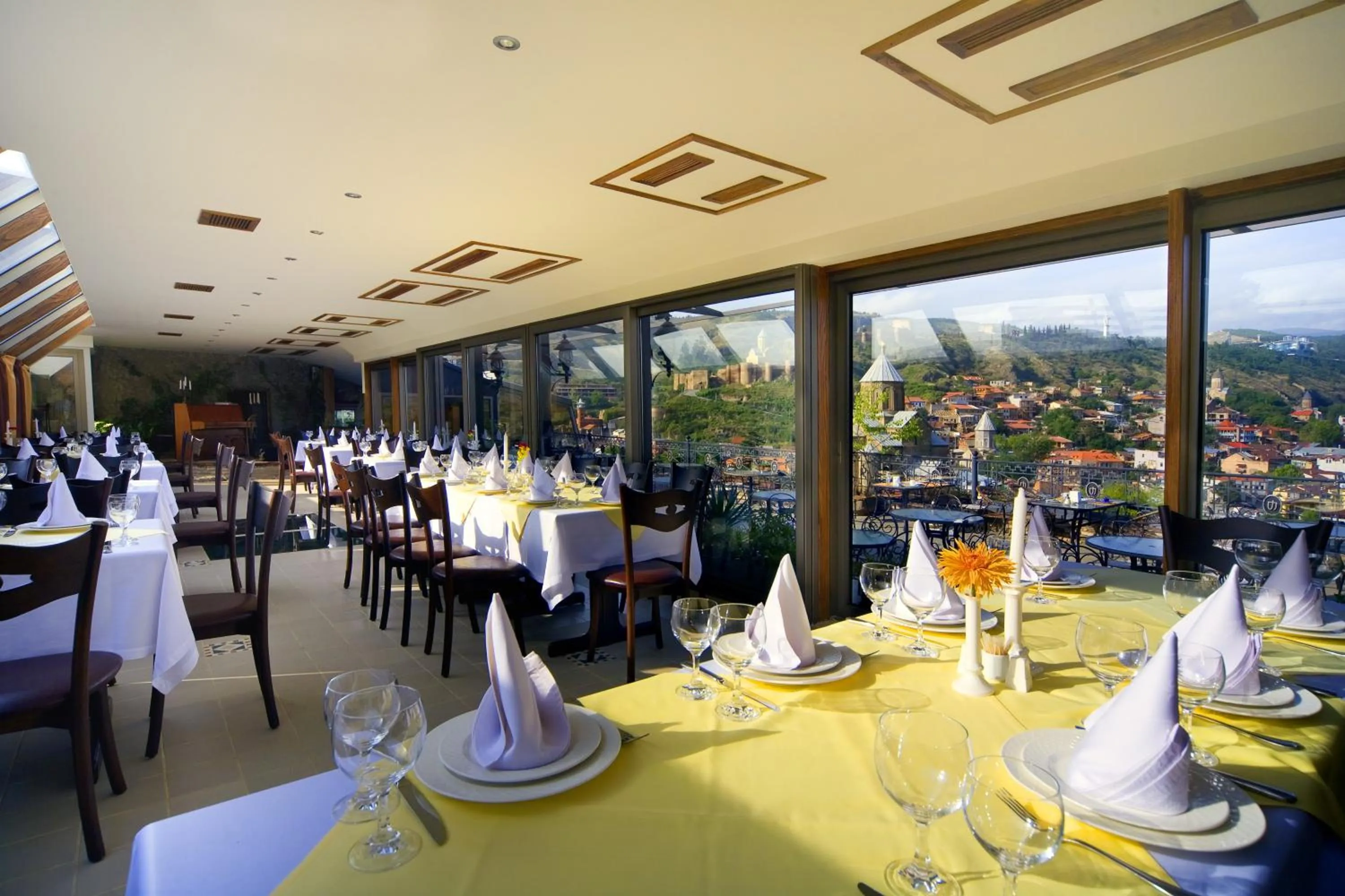 Restaurant/places to eat in Hotel Kopala