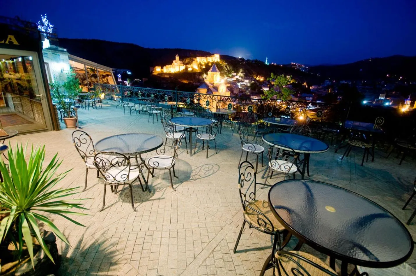 Restaurant/places to eat in Hotel Kopala